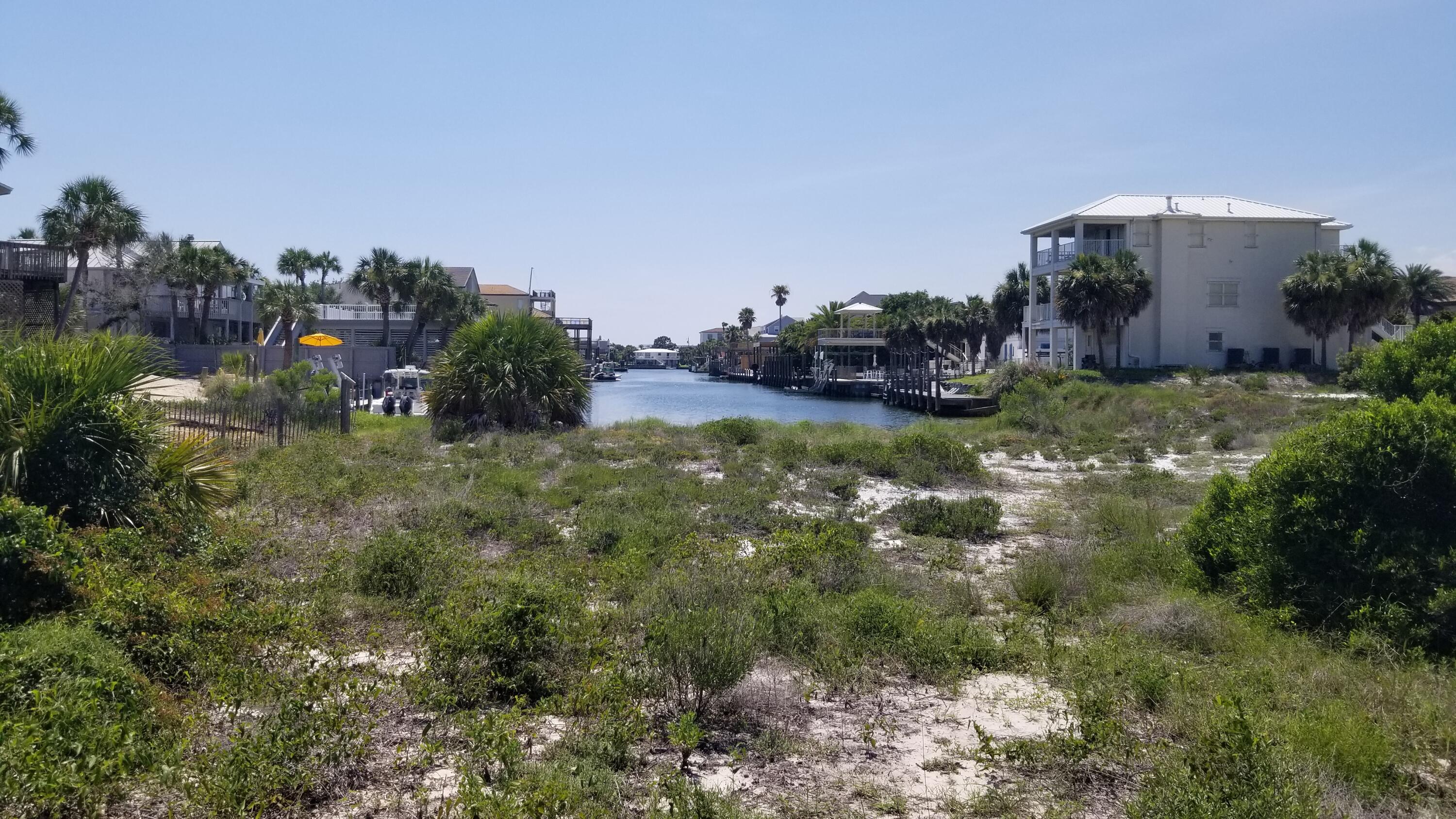 HOLIDAY ISLE - Land