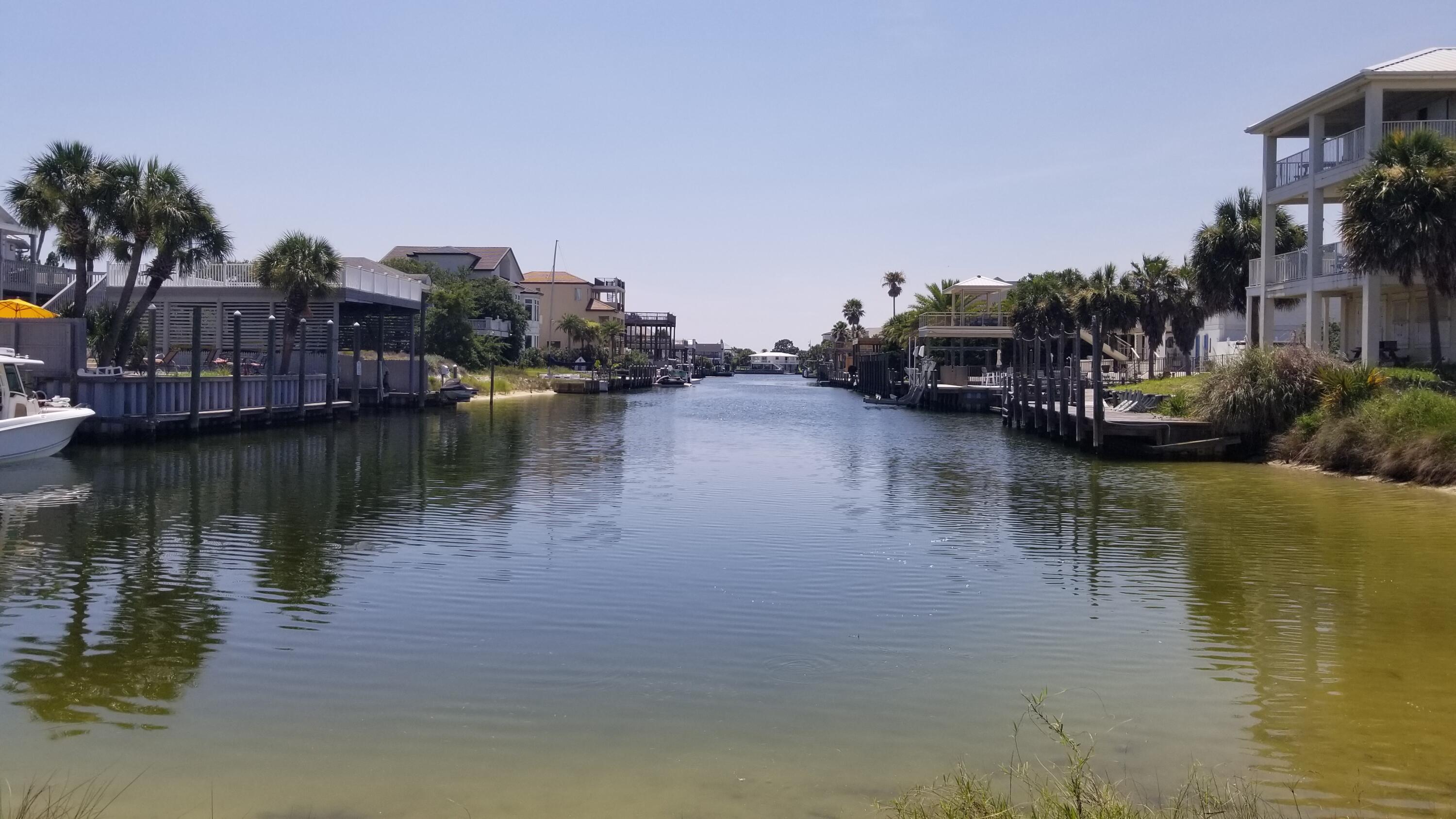 HOLIDAY ISLE - Land