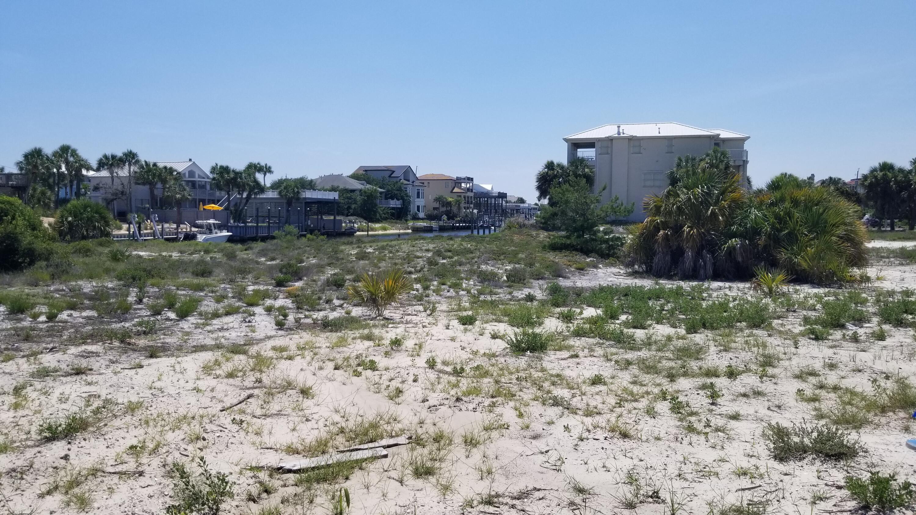 HOLIDAY ISLE - Land
