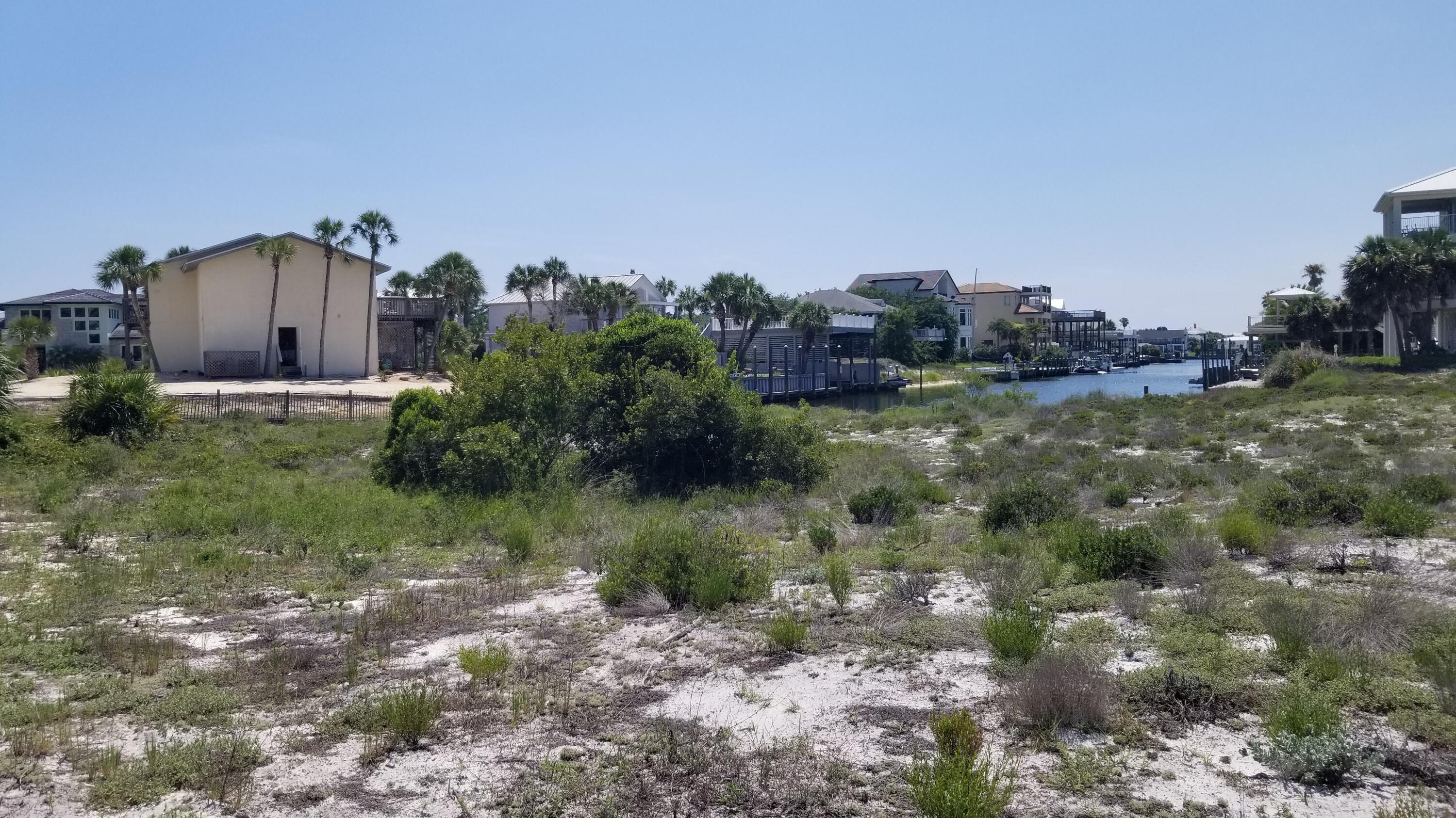 HOLIDAY ISLE - Land