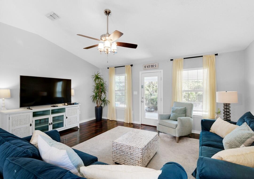 PARADISE RETREAT - Residential