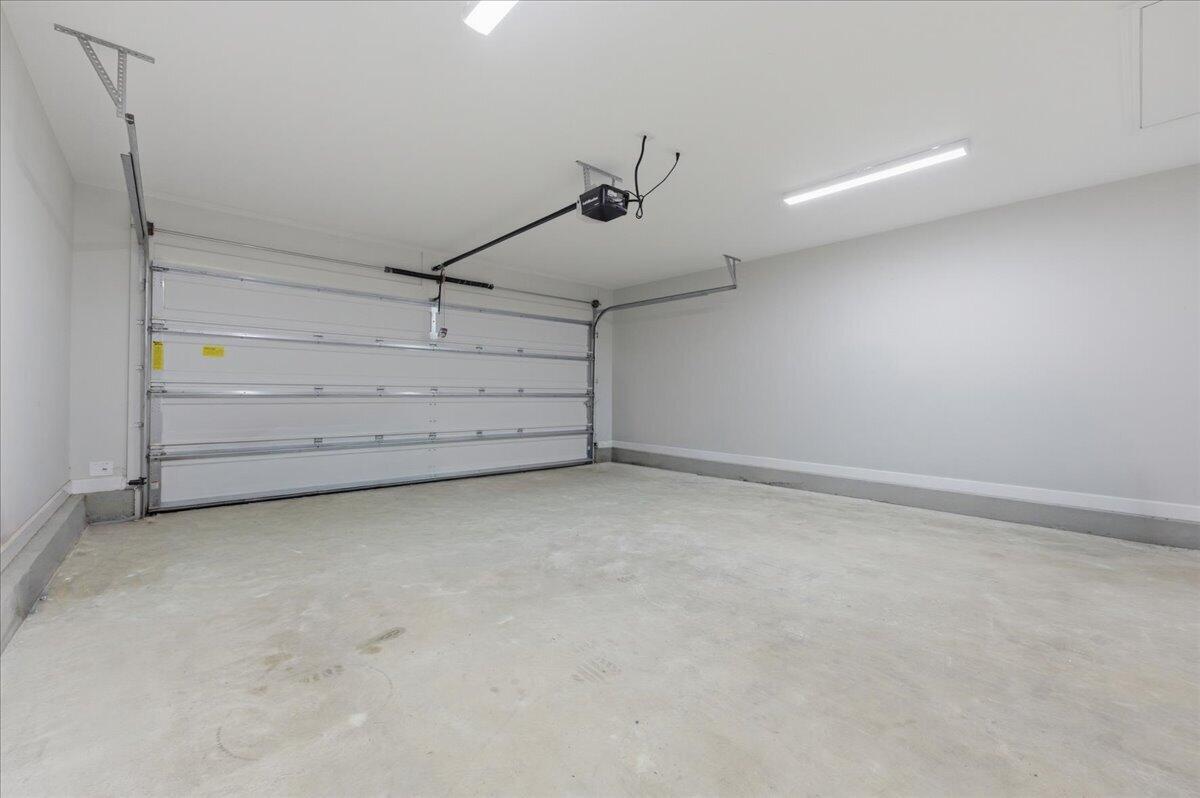 GARDEN CITY - Residential Lease