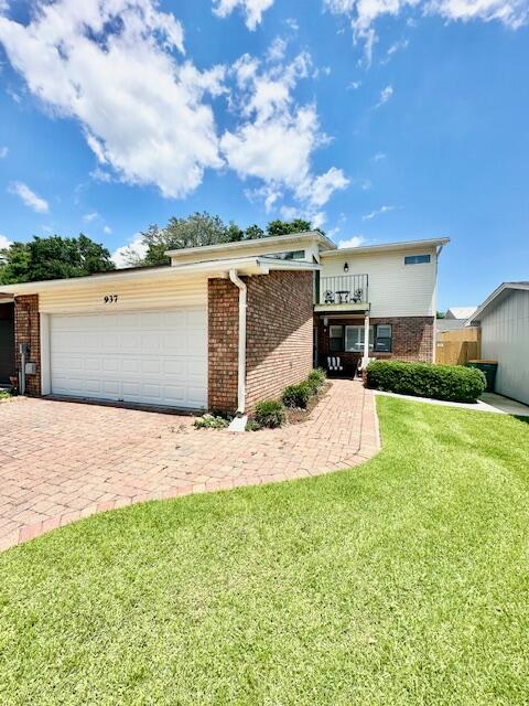 Move in ready! Security deposit = $2,100. can be broken up in 2 monthly installments, if qualified. Yard service included in the rent! 1 SMALL DOG ALLOWED UPON OWNERS APPROVAL & W/ A NON-REFUNDABLE PET FEE. Introducing a stunning 3 bedroom, 3 bathroom townhouse located in the desirable Donlabrook Gardens neighborhood just 1-2 minutes from the hospital. This newly remodeled home boasts cathedral ceilings, a privacy fenced backyard & a 2 car garage w/ an auto opener for convenience. Enjoy the covered front entrance, deck & 2 balconies perfect for relaxing or entertaining. The interior features wood looking tile flooring downstairs, LVP flooring upstairs & carpet only on the stairs/landing. The townhouse includes a formal dining area, breakfast area off the kitchen & plantation shutters throughout for added charm. With 2 en-suites upstairs & 1 bedroom & full bathroom downstairs, this townhouse offers both comfort & functionality. Don't miss the opportunity to make this beautifully appointed townhouse your new home. Only 4 vehicles allowed due to limited parking. Welcome home!