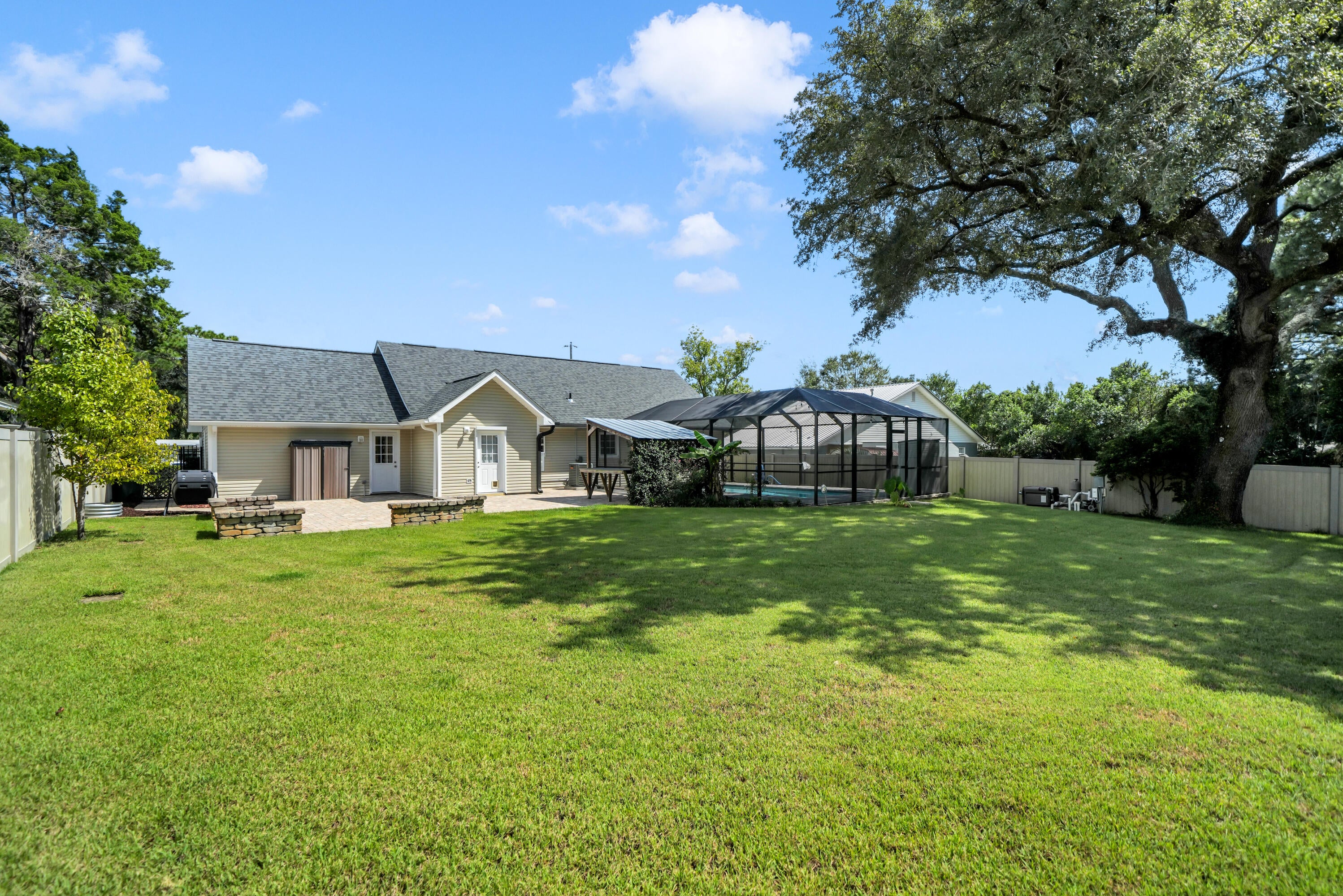 YACHT CLUB ESTATES - Residential