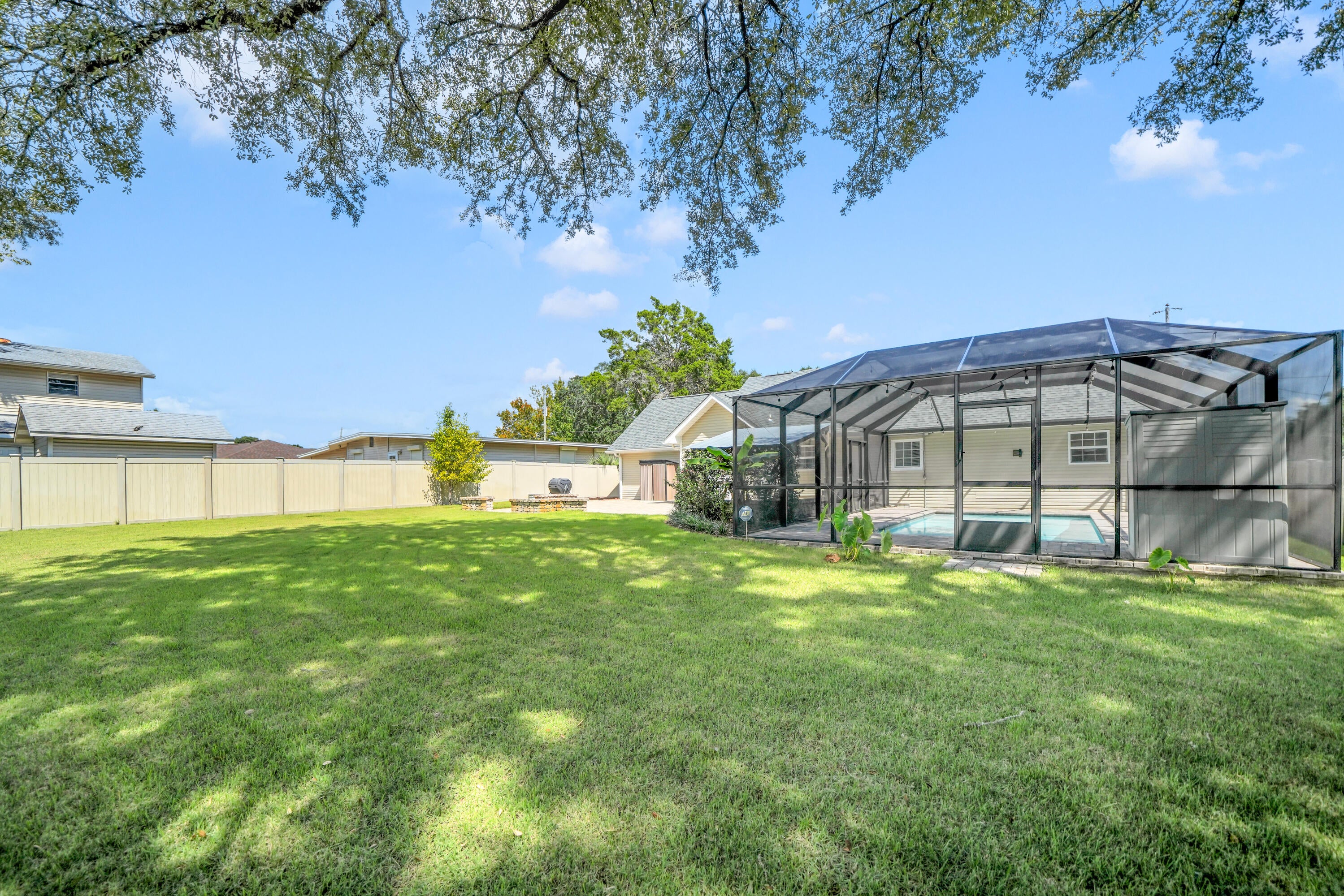 YACHT CLUB ESTATES - Residential