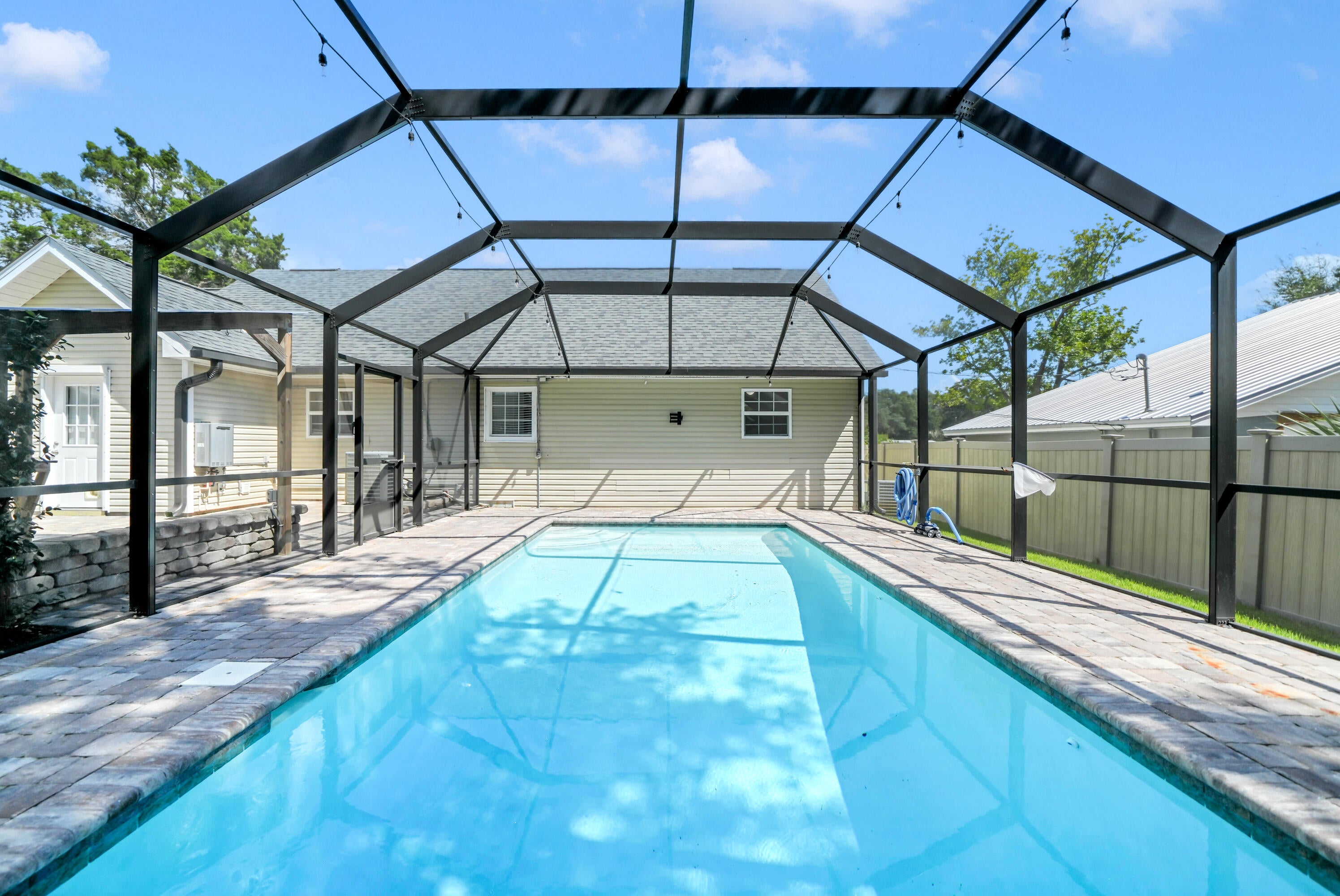 YACHT CLUB ESTATES - Residential