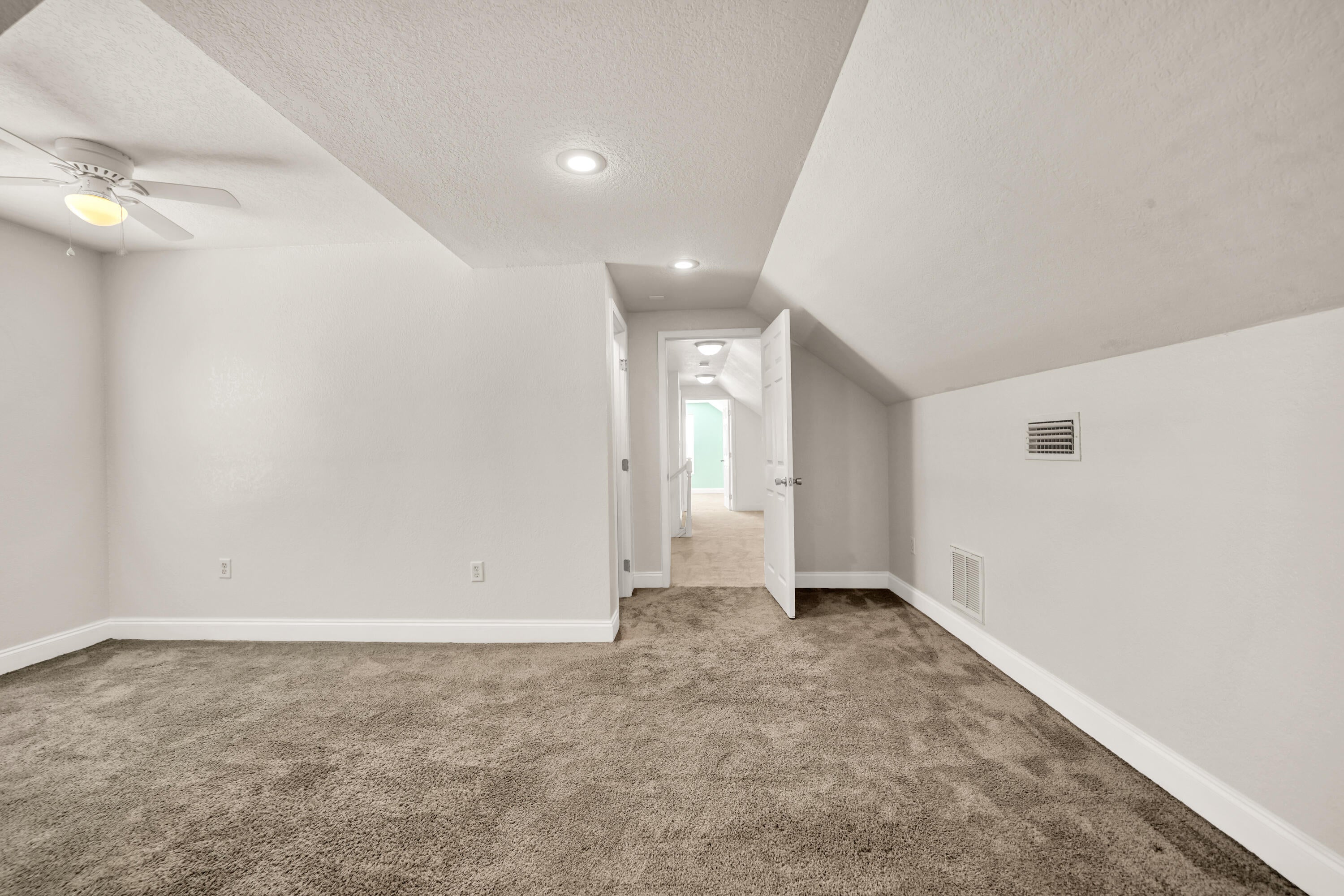 YACHT CLUB ESTATES - Residential