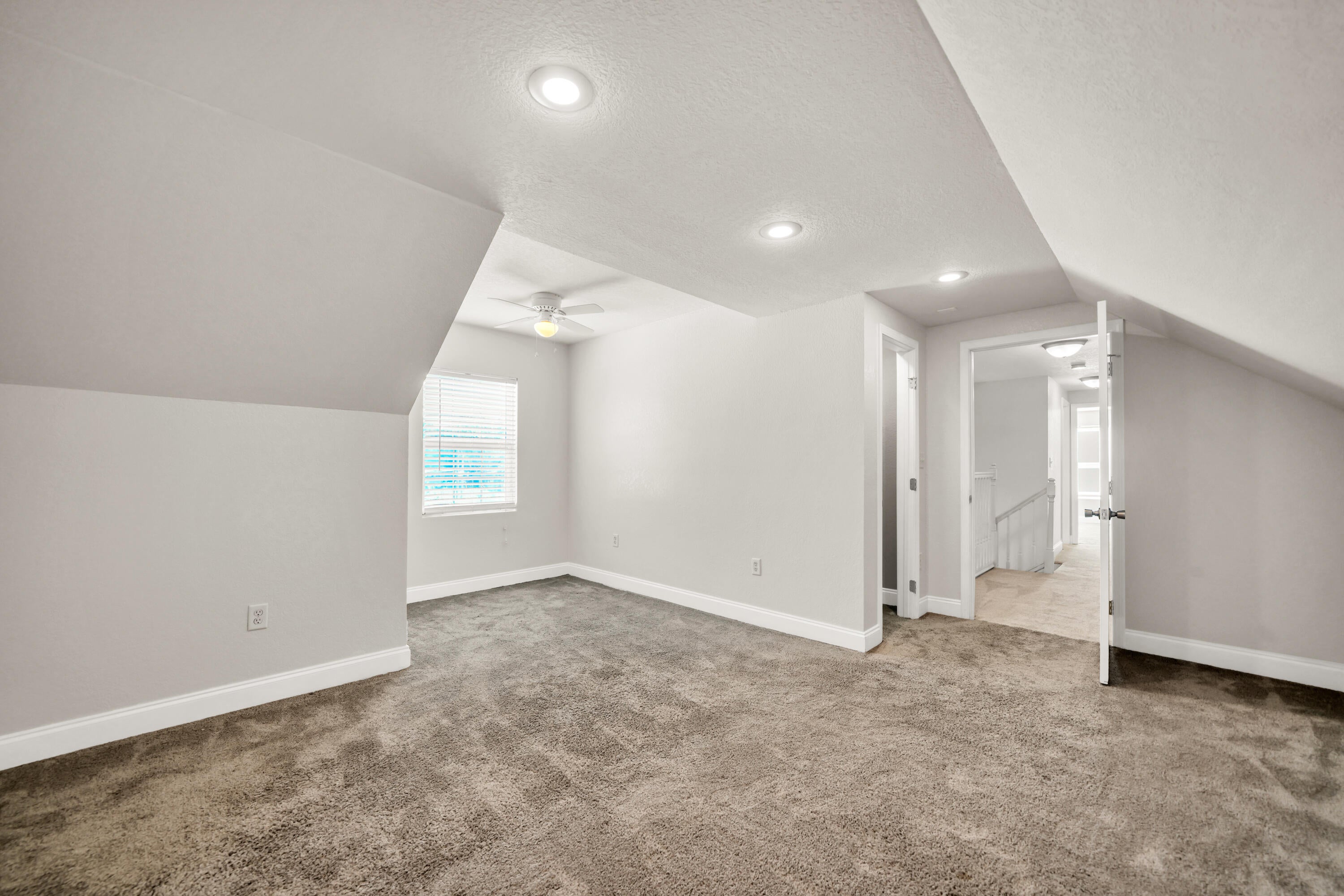 YACHT CLUB ESTATES - Residential