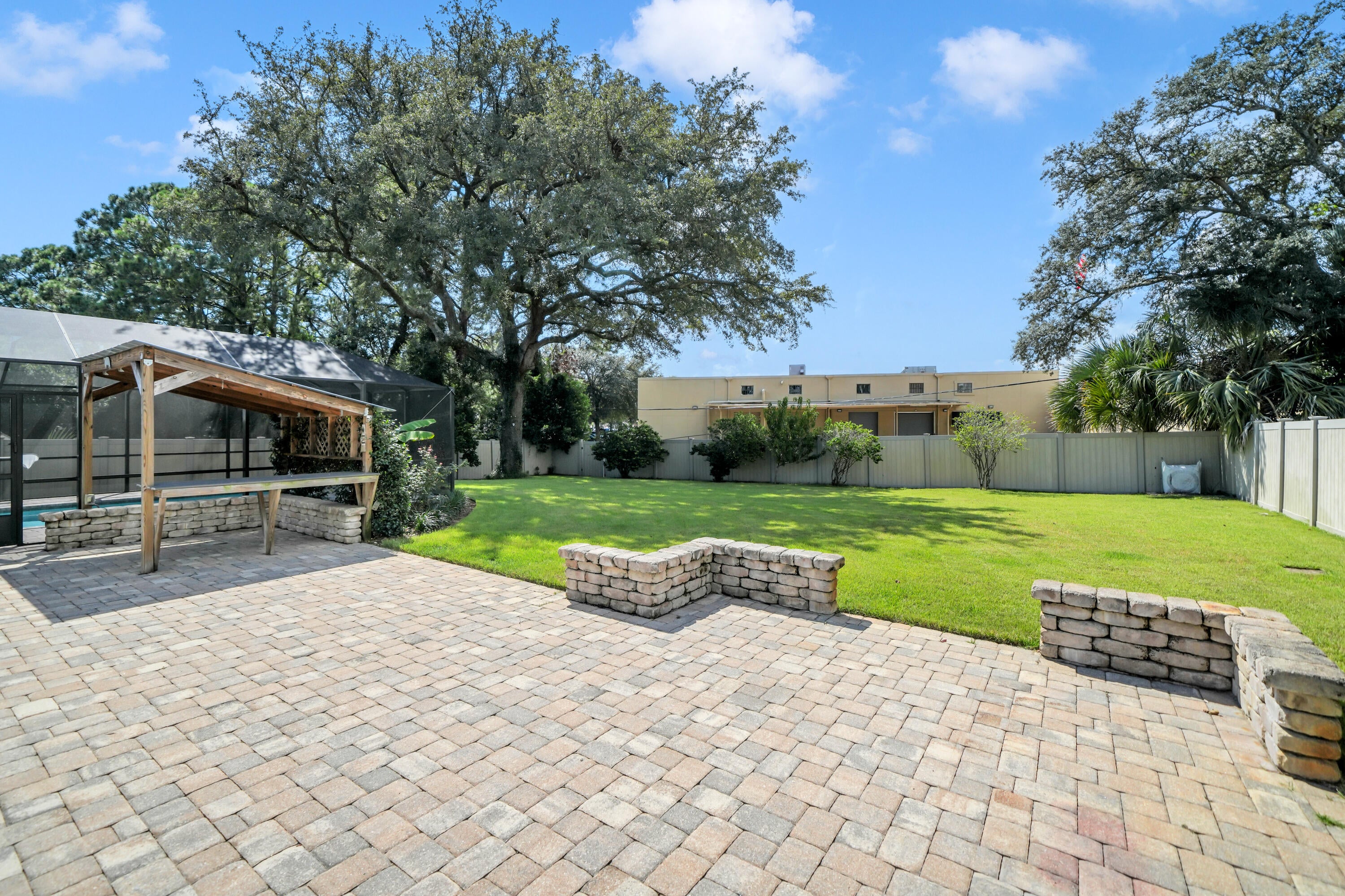 YACHT CLUB ESTATES - Residential