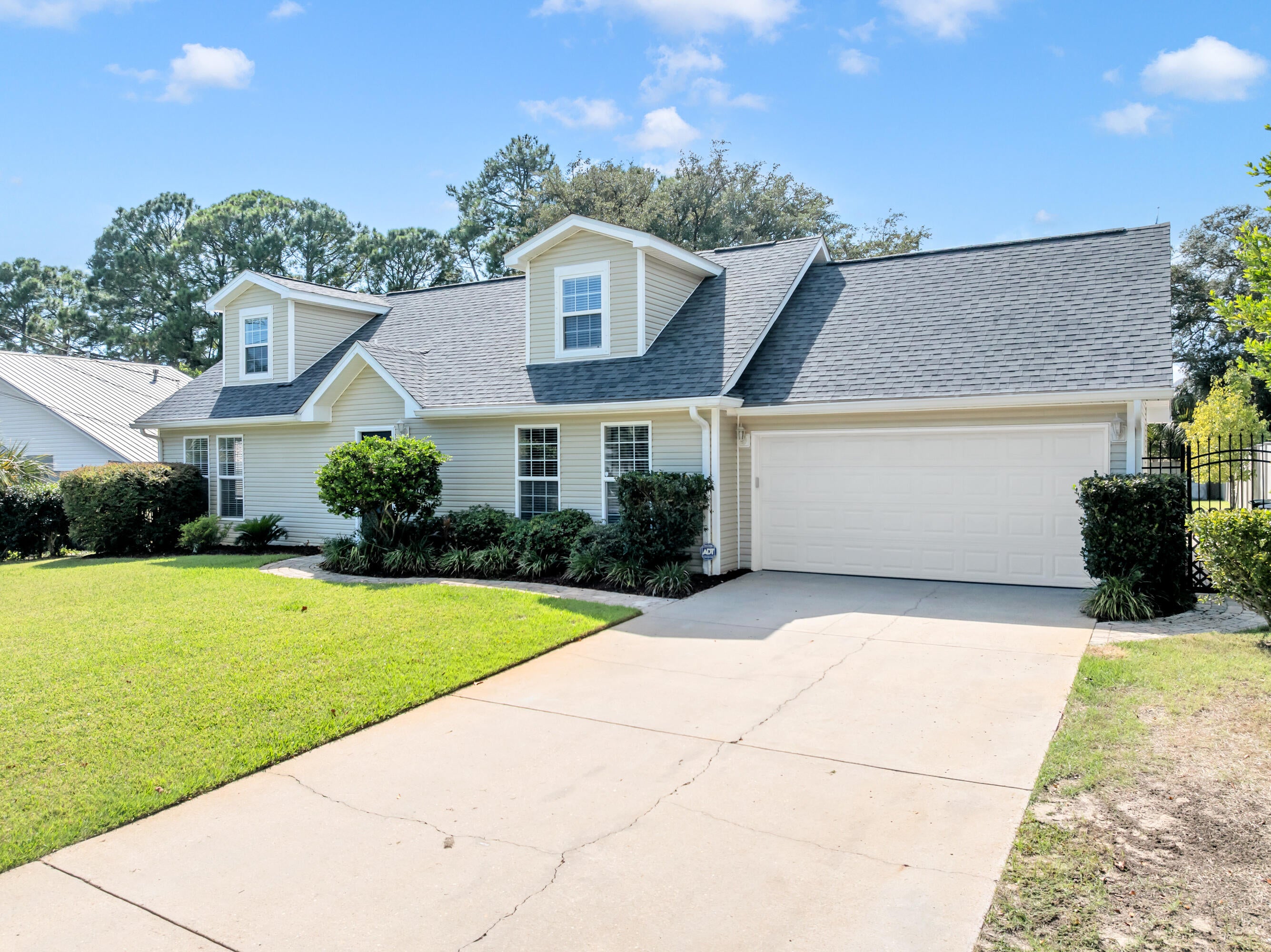 YACHT CLUB ESTATES - Residential