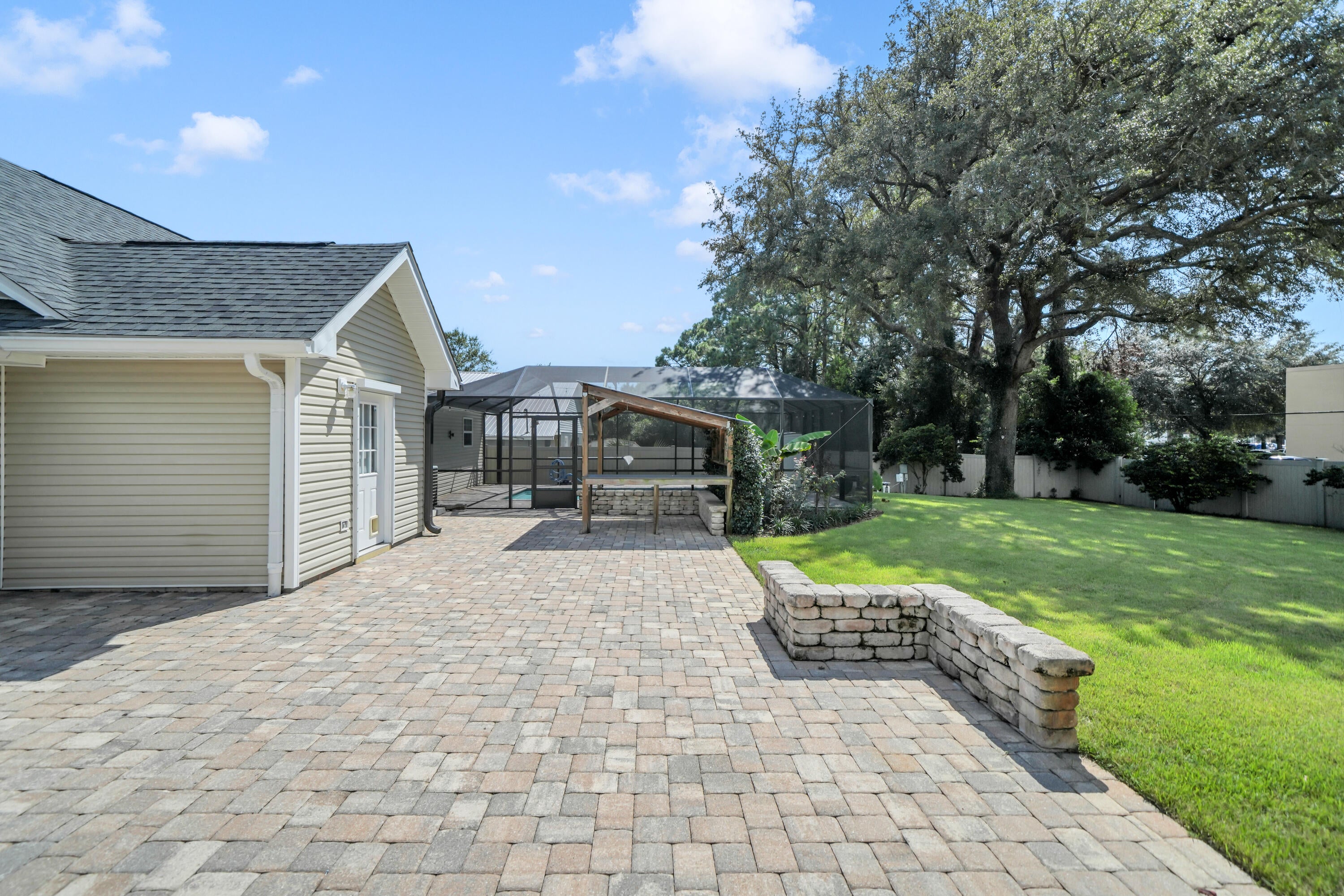 YACHT CLUB ESTATES - Residential