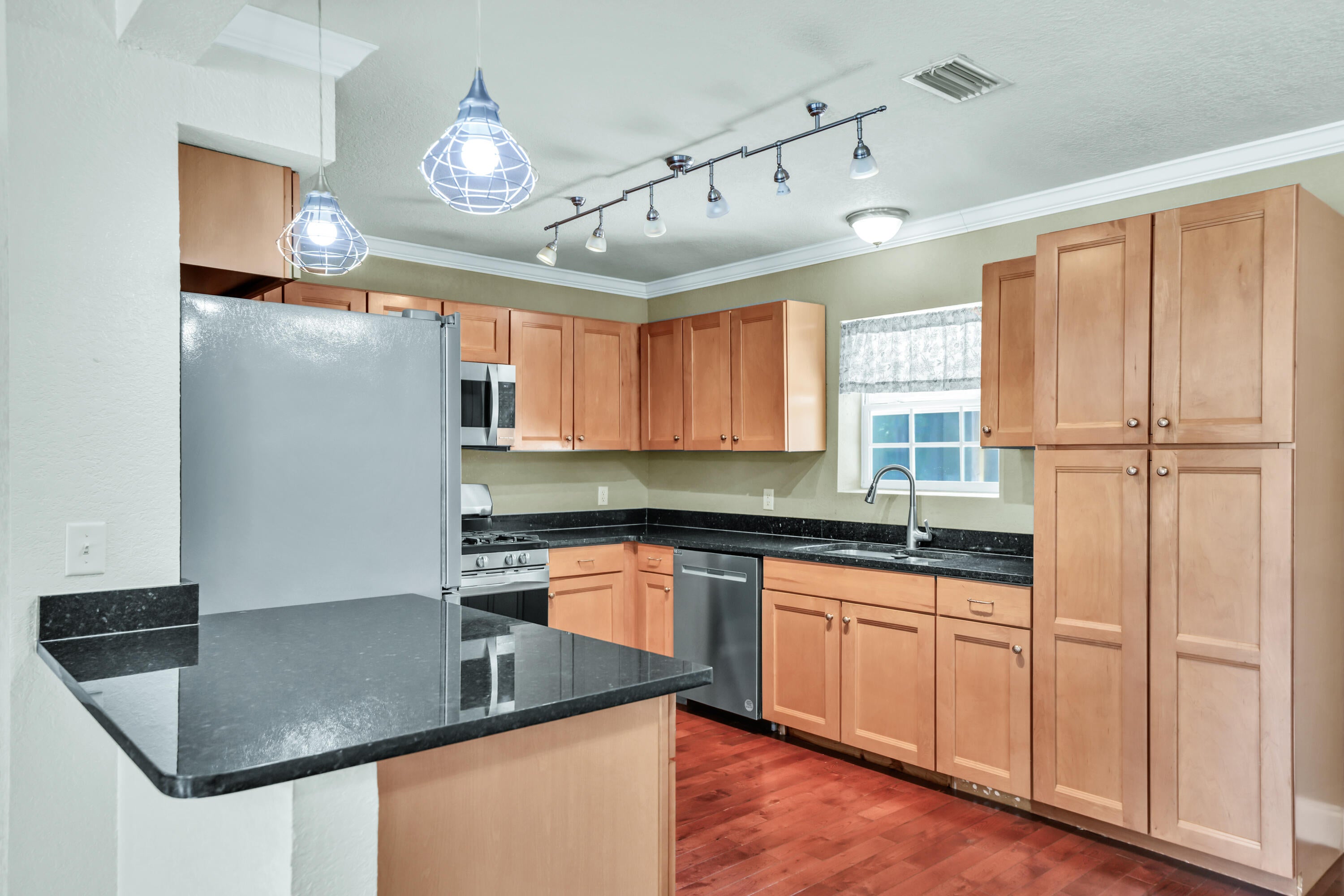 YACHT CLUB ESTATES - Residential