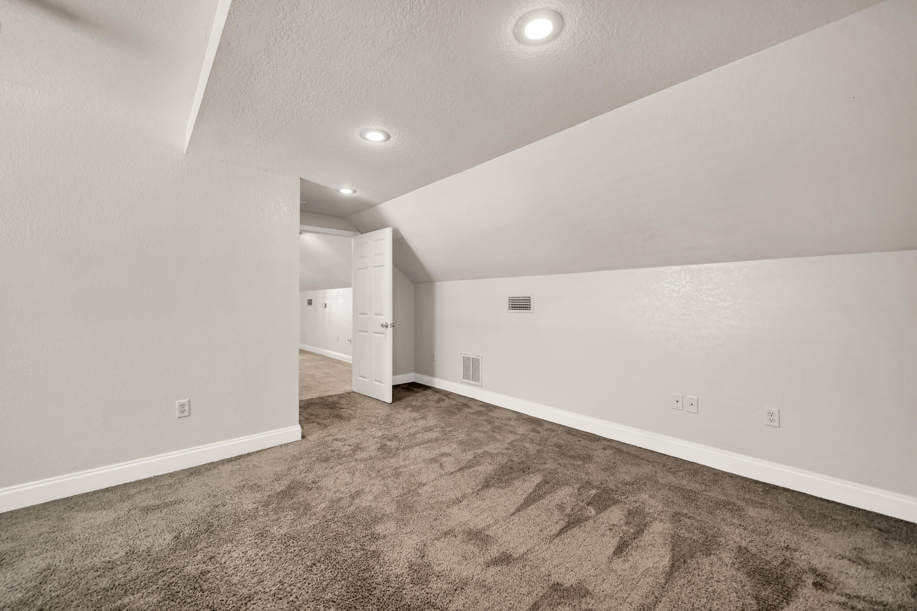 YACHT CLUB ESTATES - Residential