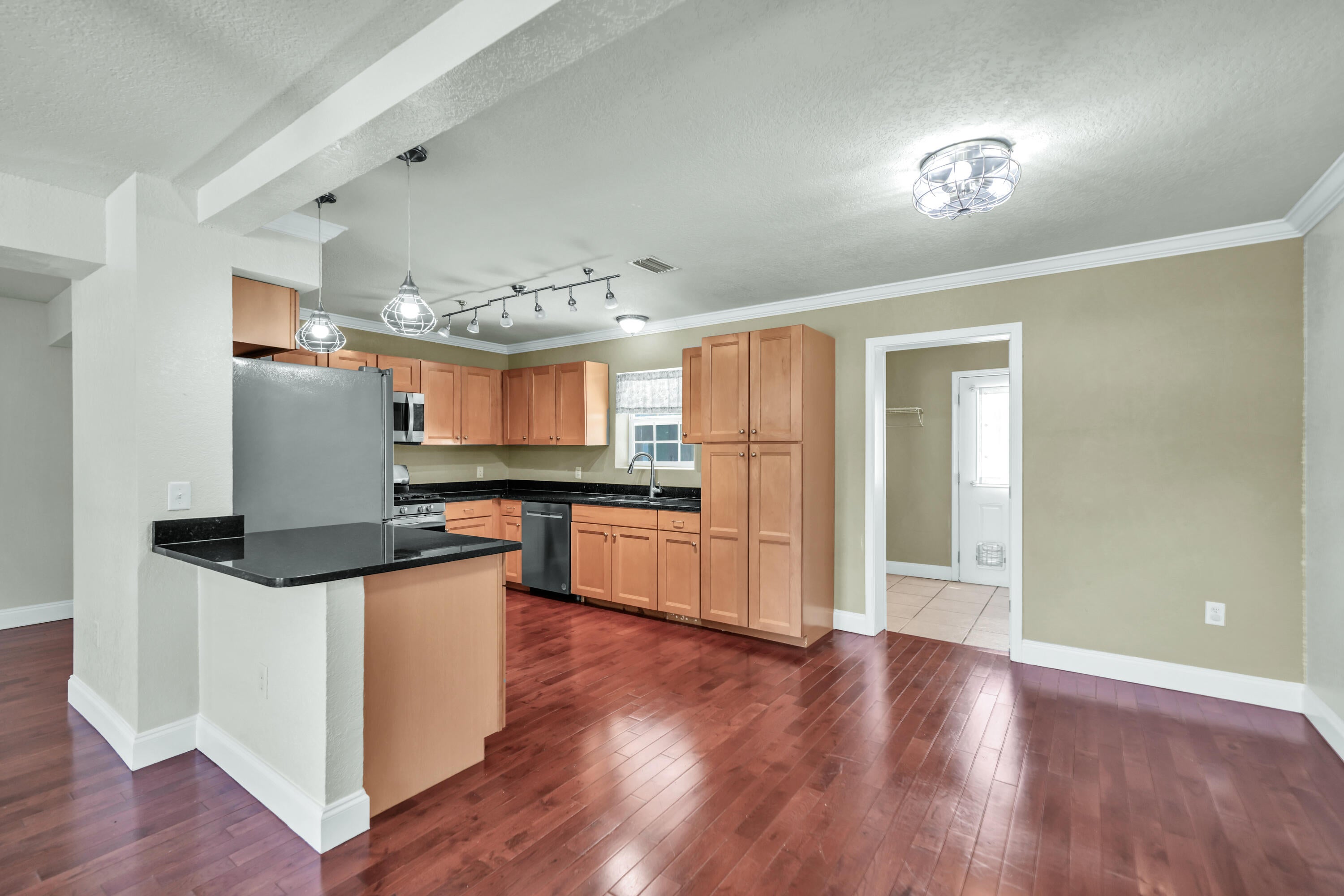 YACHT CLUB ESTATES - Residential