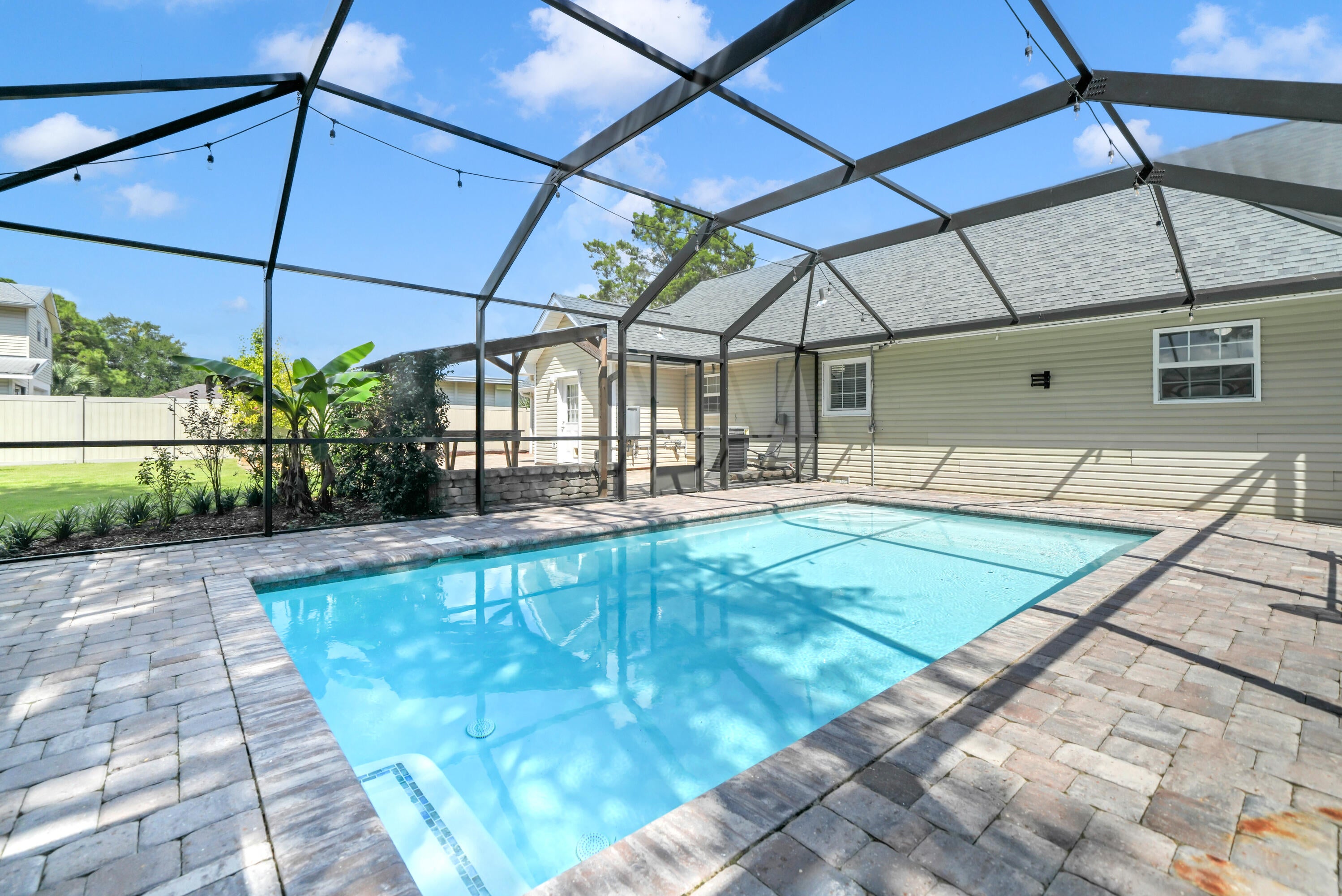 YACHT CLUB ESTATES - Residential