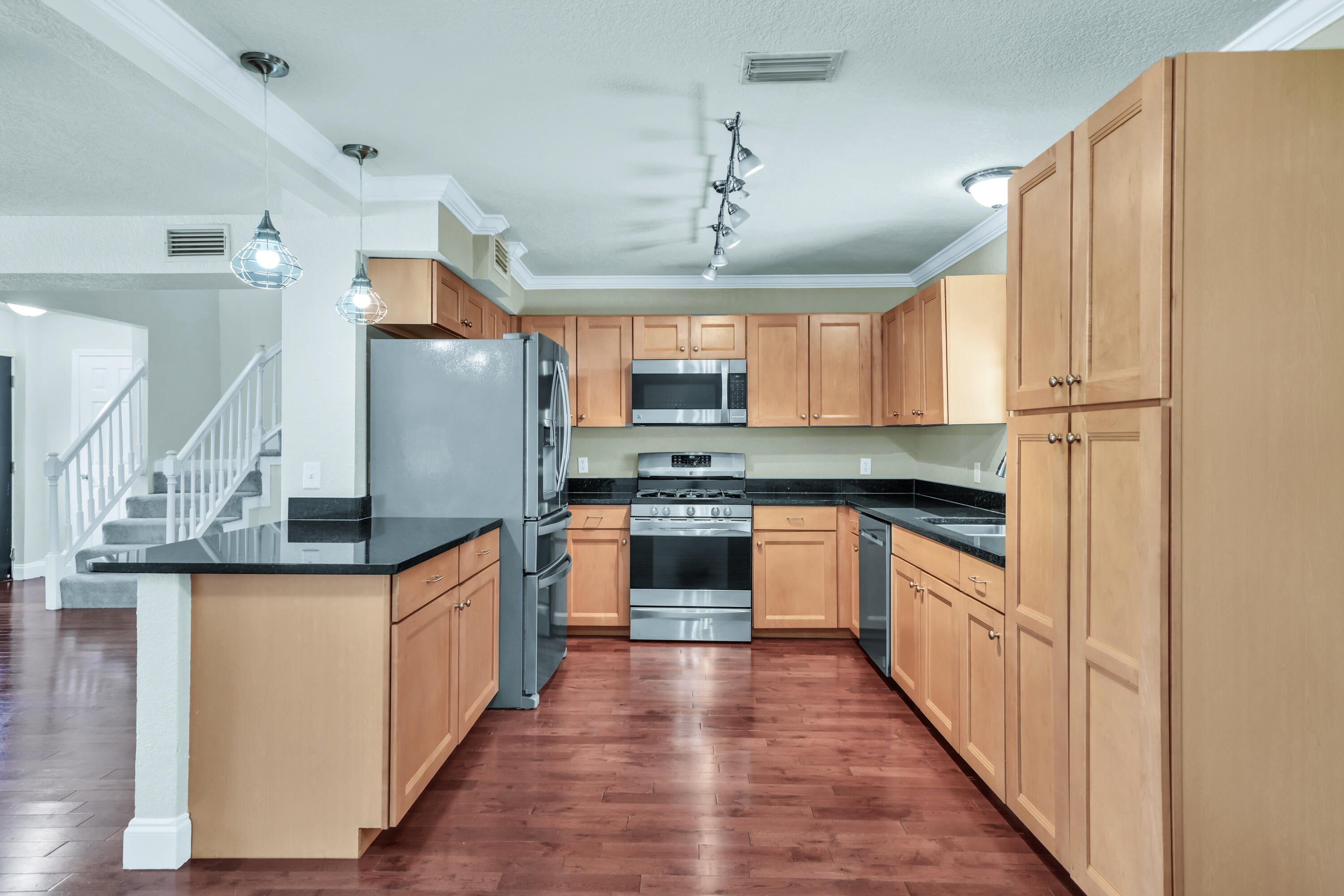 YACHT CLUB ESTATES - Residential