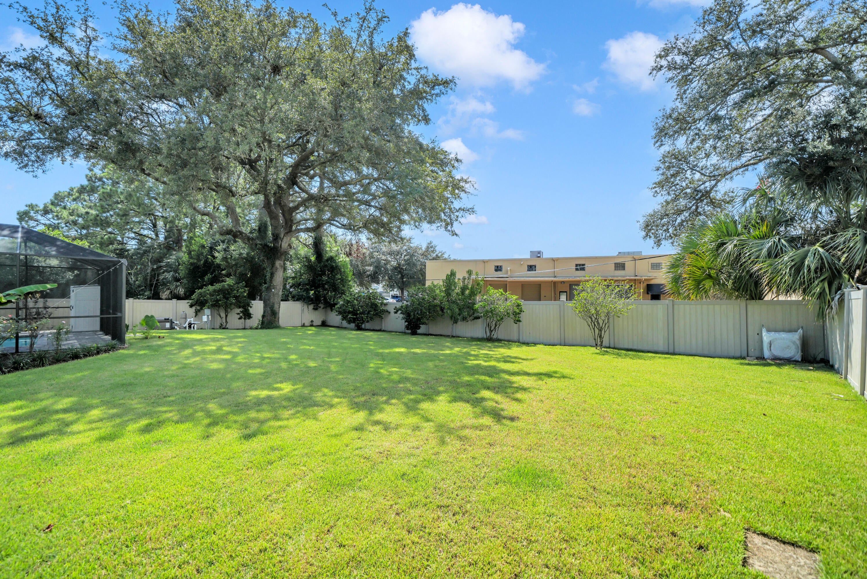 YACHT CLUB ESTATES - Residential