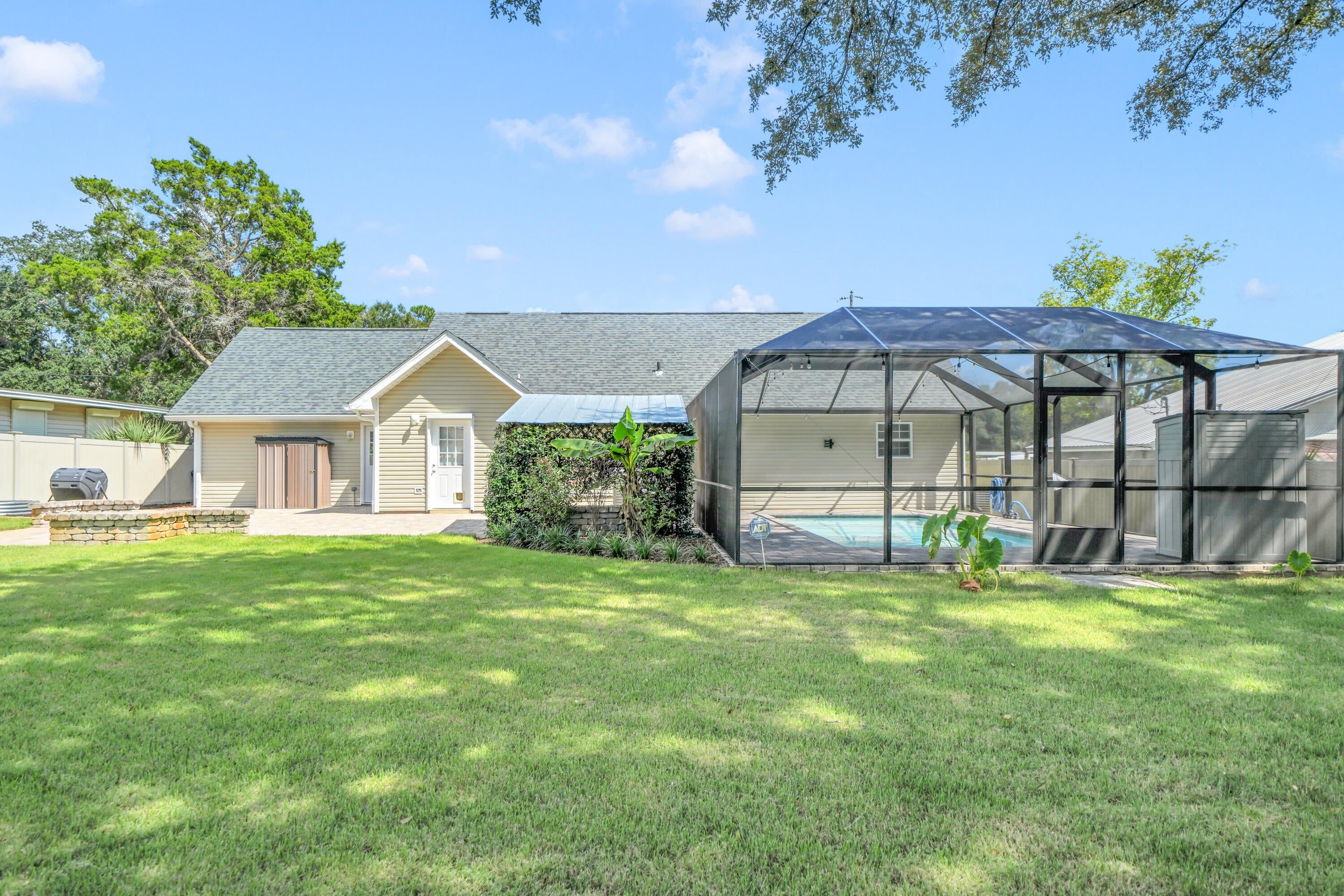 YACHT CLUB ESTATES - Residential