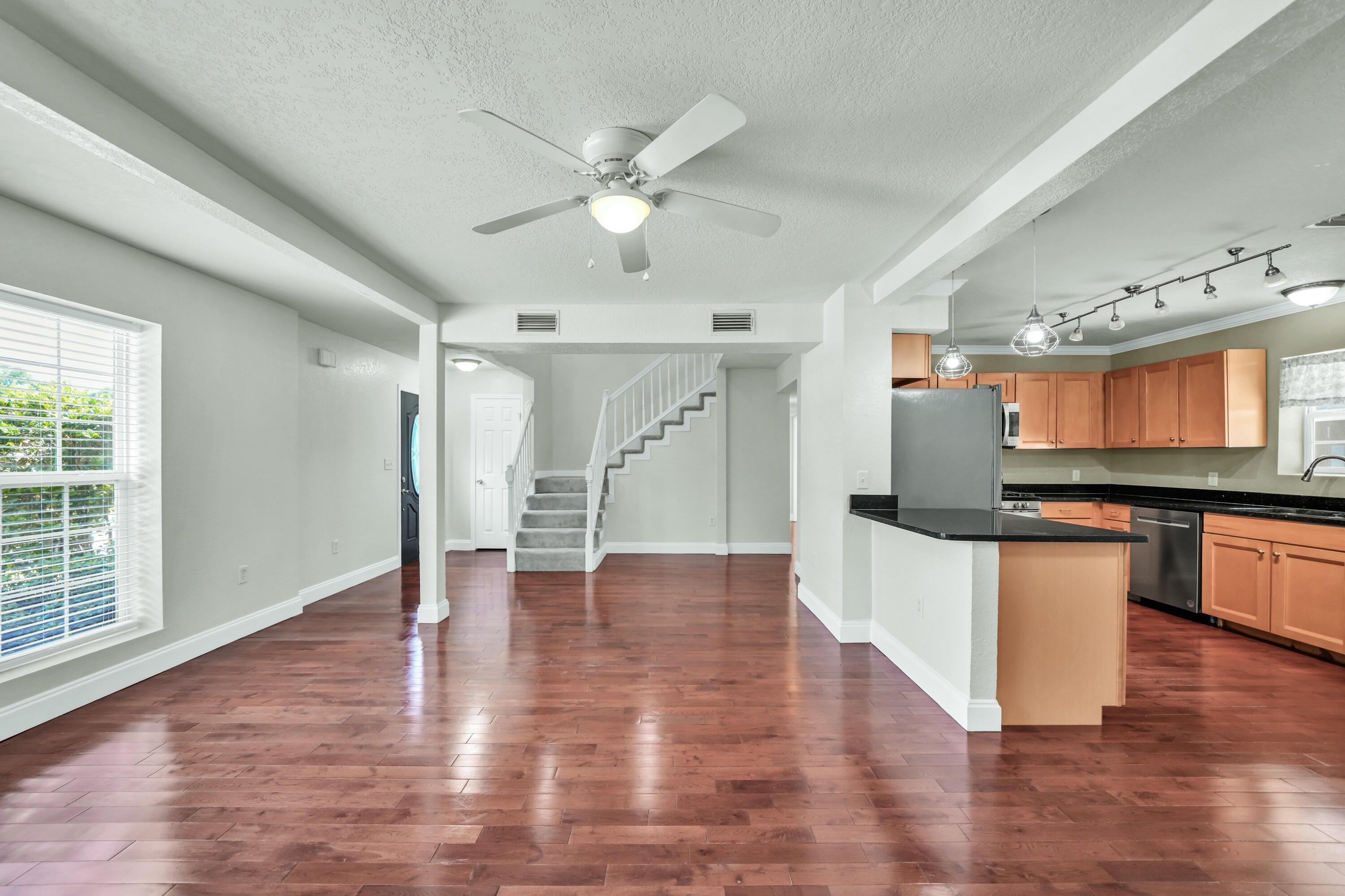 YACHT CLUB ESTATES - Residential