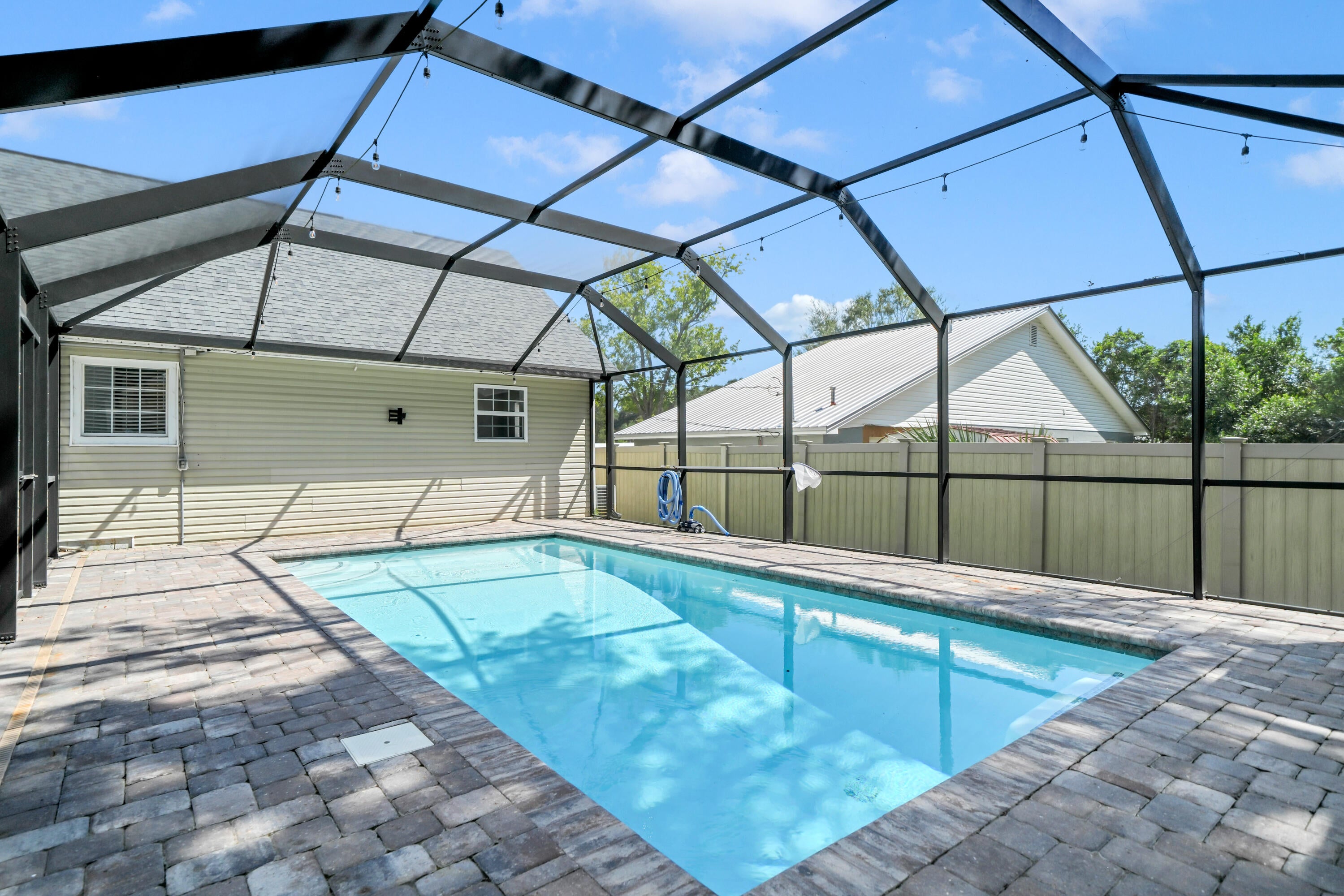 YACHT CLUB ESTATES - Residential