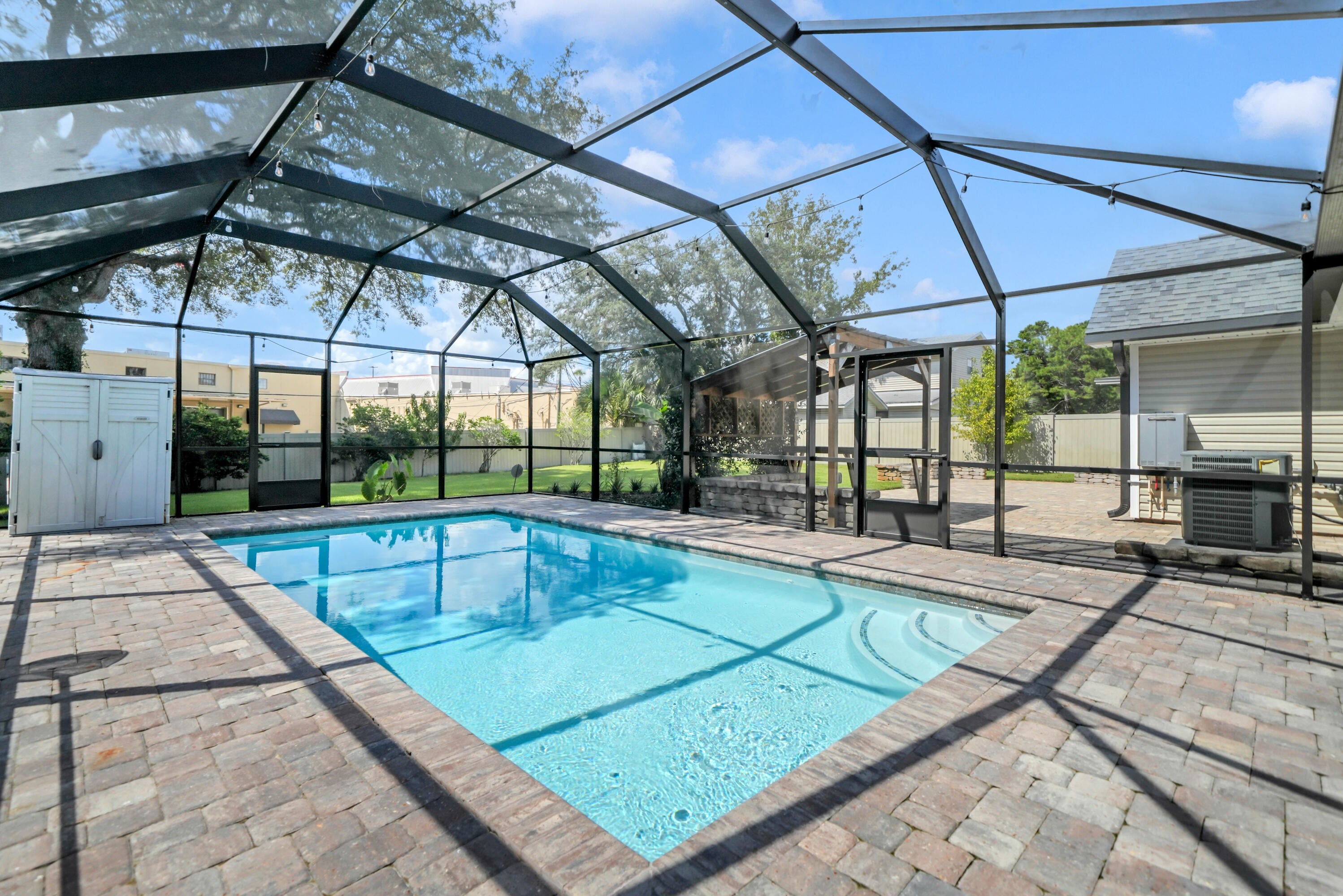 YACHT CLUB ESTATES - Residential