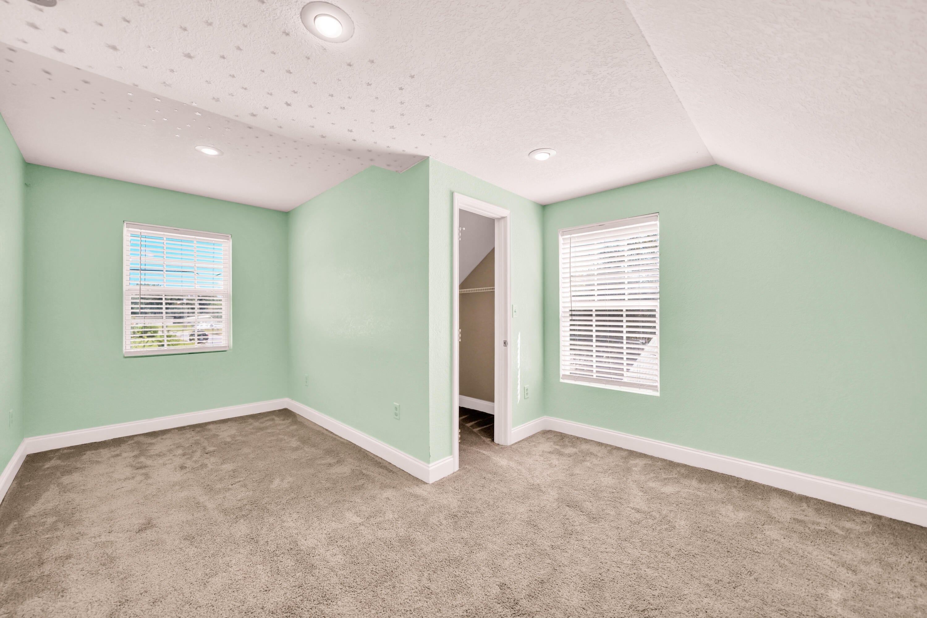 YACHT CLUB ESTATES - Residential