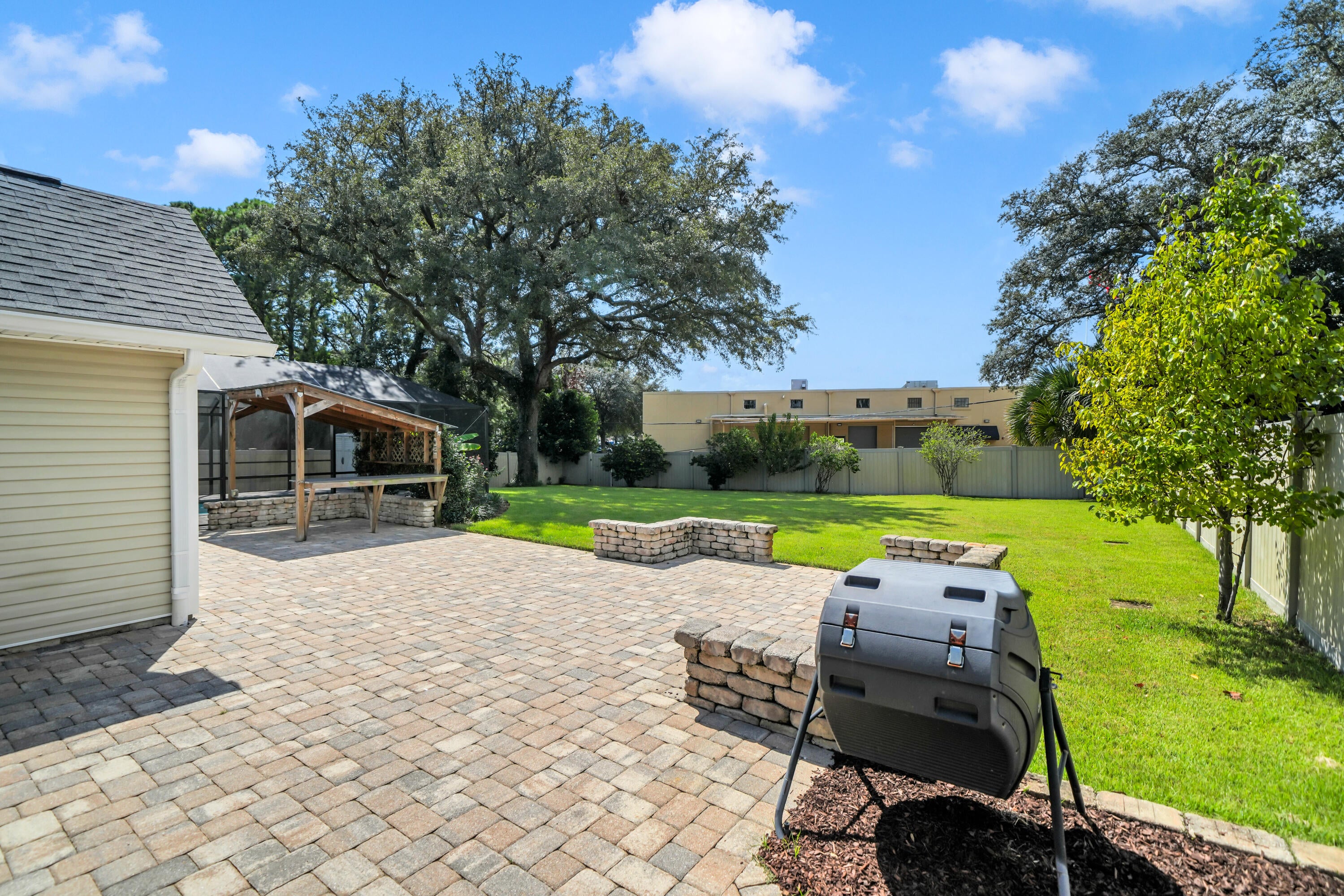 YACHT CLUB ESTATES - Residential