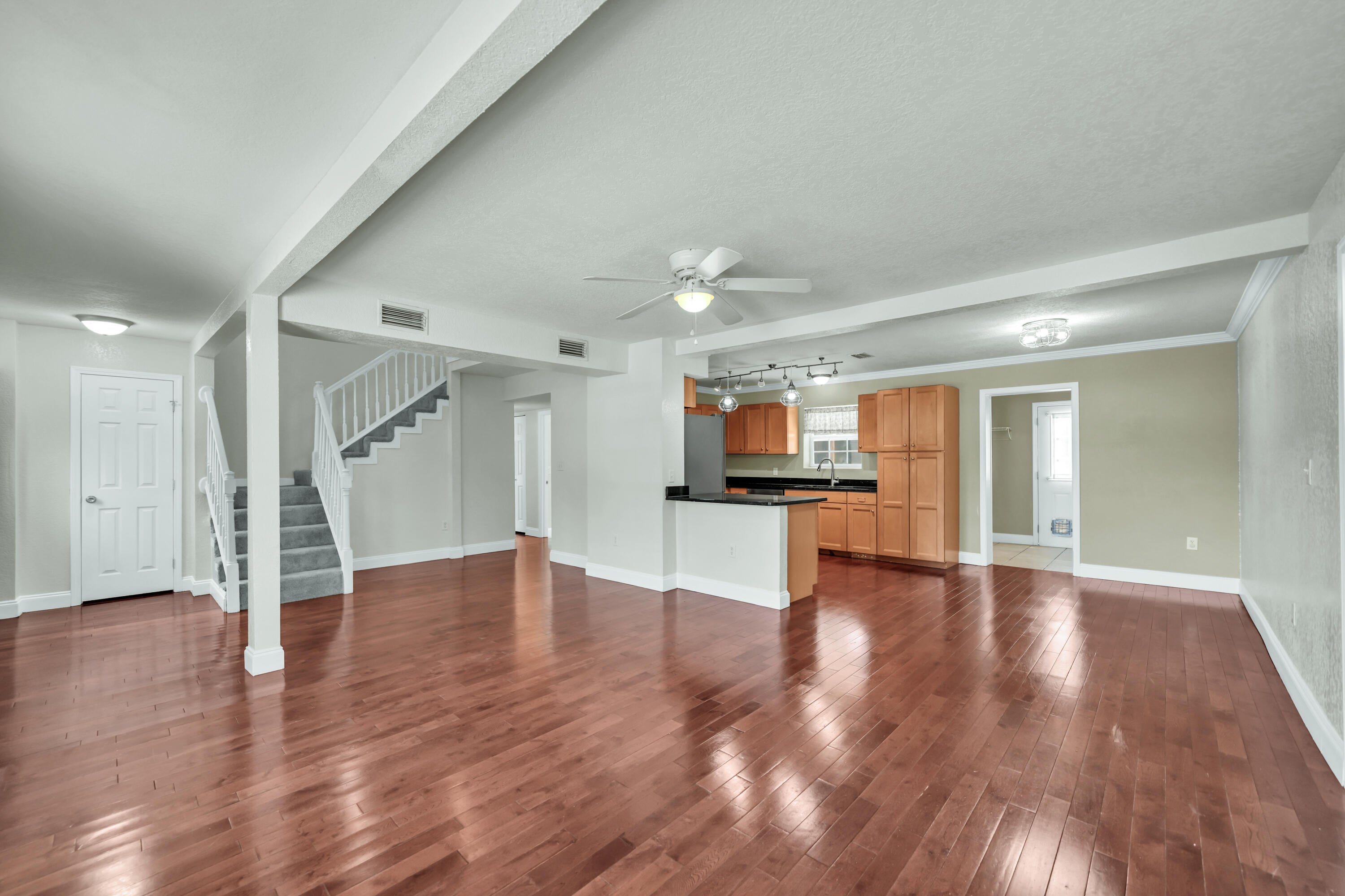 YACHT CLUB ESTATES - Residential