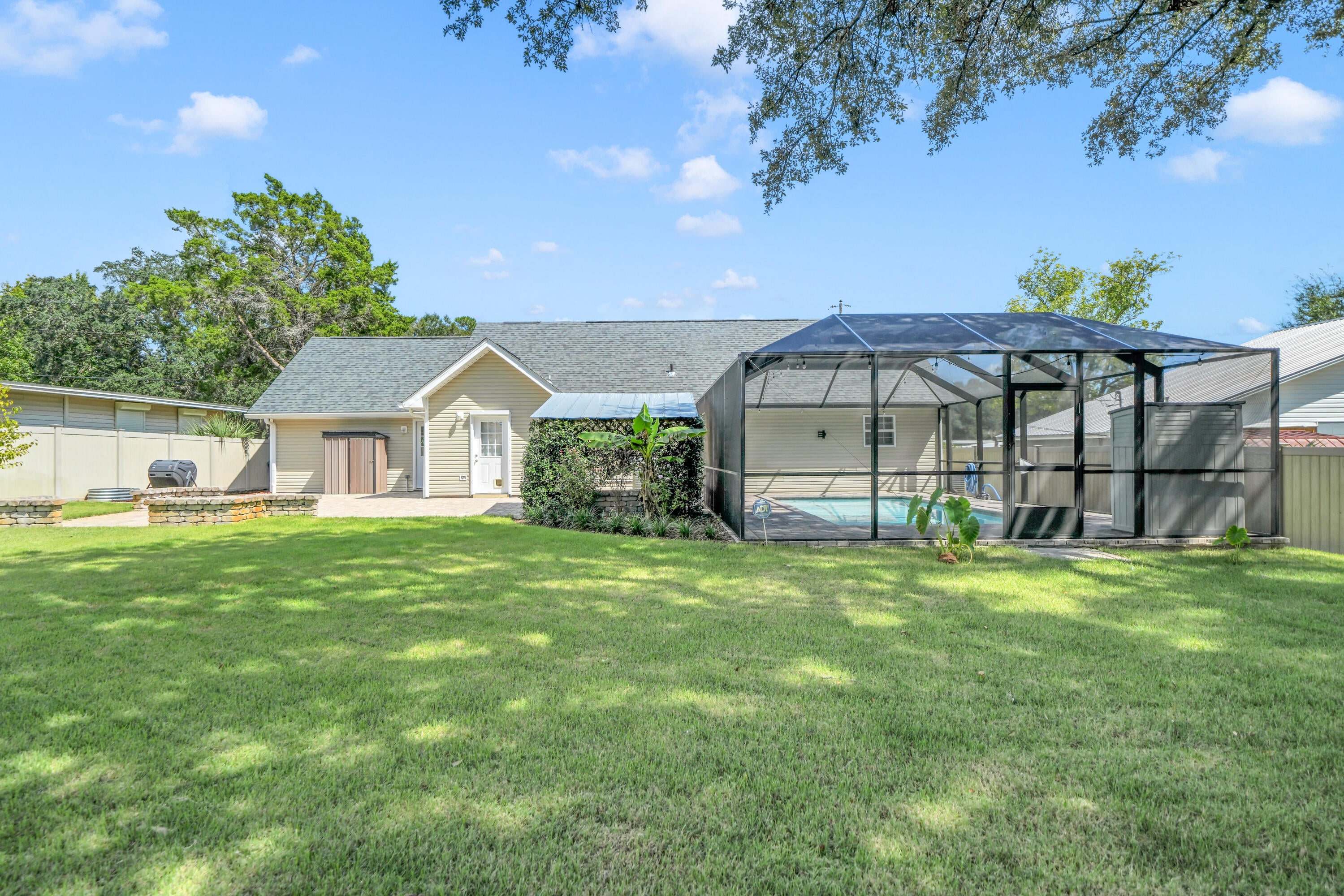 YACHT CLUB ESTATES - Residential
