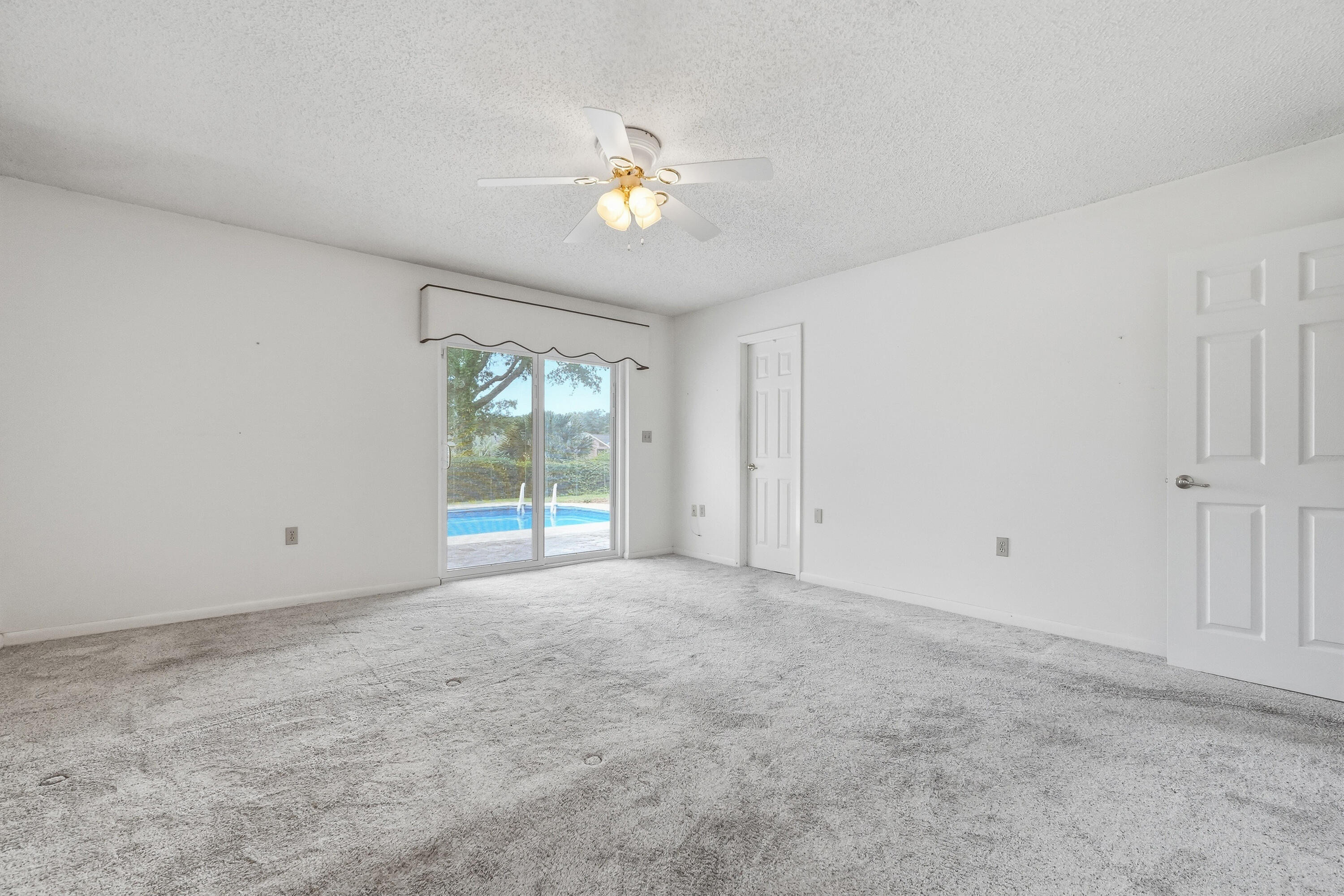 LAKE LORRAINE ESTATES - Residential
