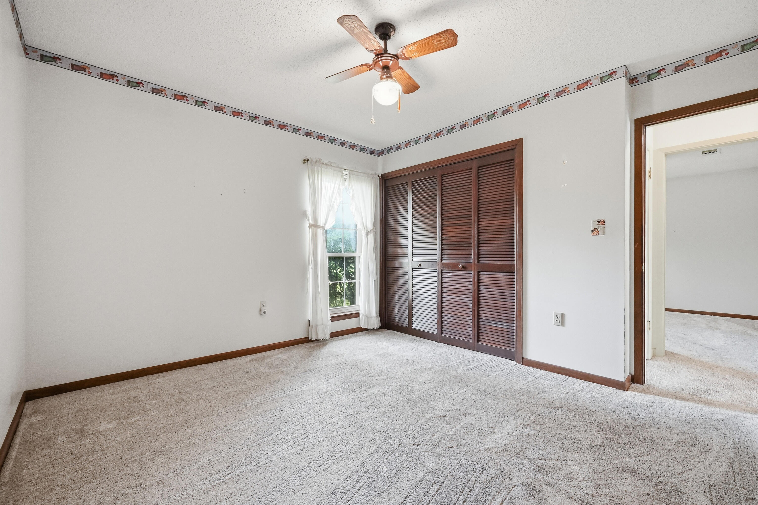 LAKE LORRAINE ESTATES - Residential