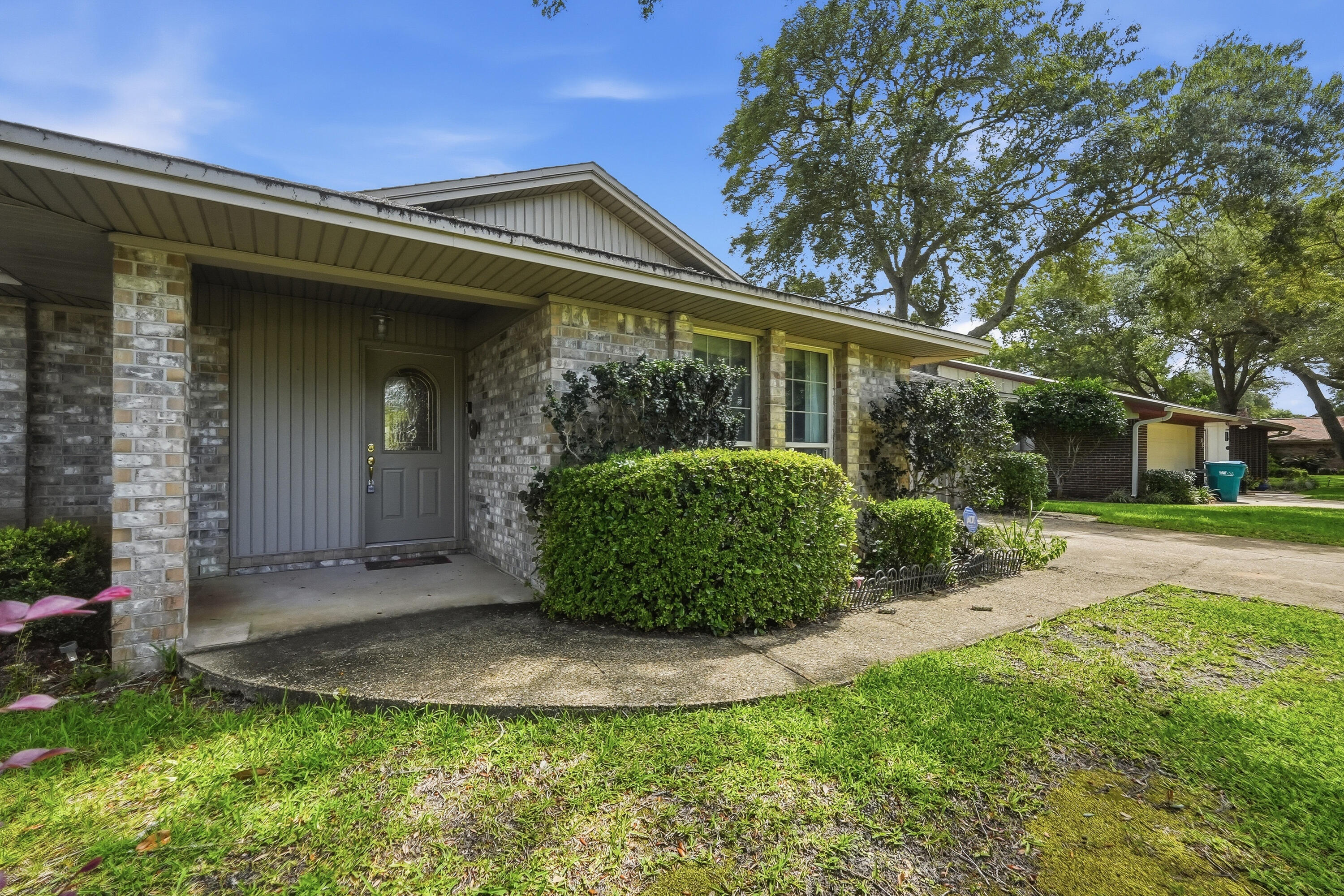 LAKE LORRAINE ESTATES - Residential