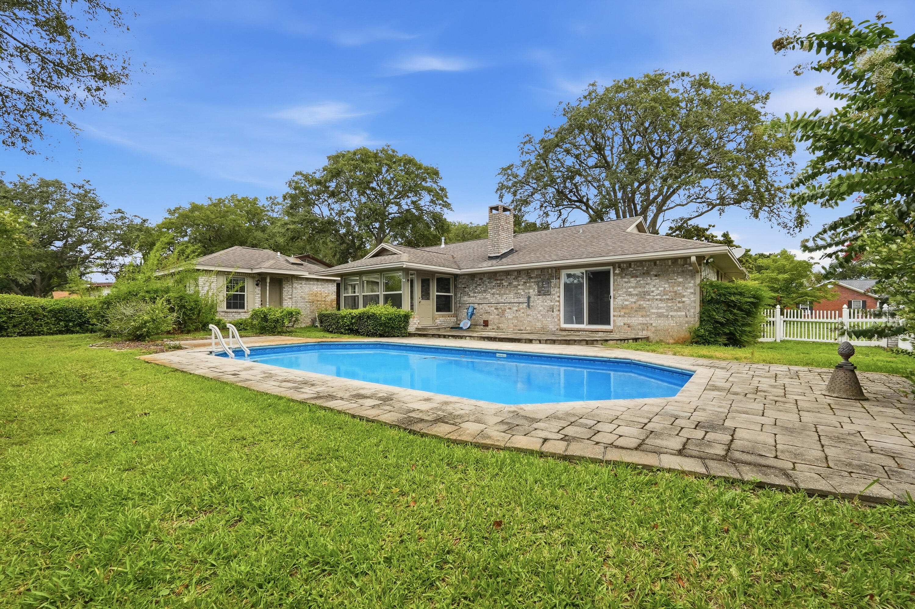 LAKE LORRAINE ESTATES - Residential