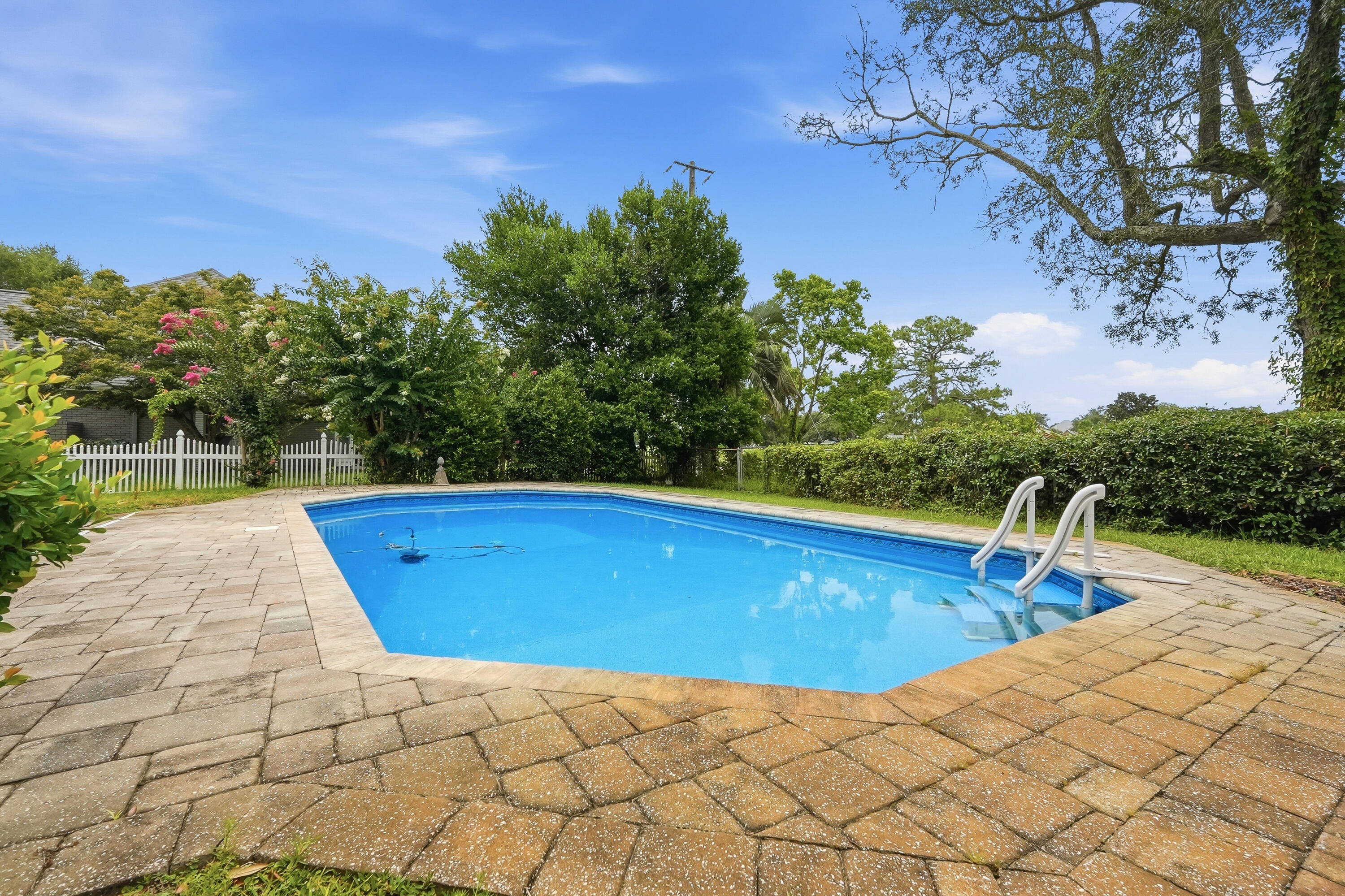 LAKE LORRAINE ESTATES - Residential