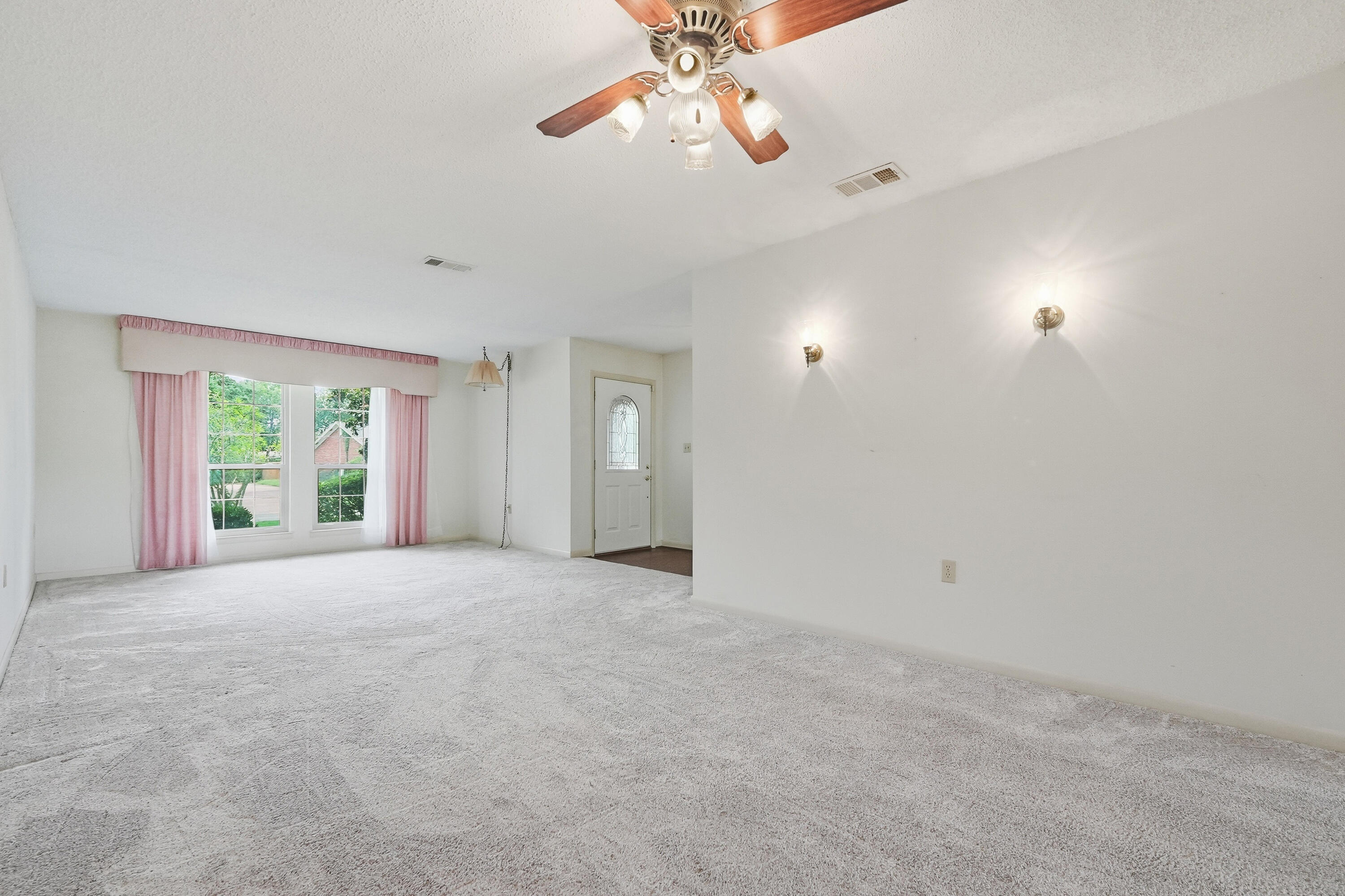 LAKE LORRAINE ESTATES - Residential