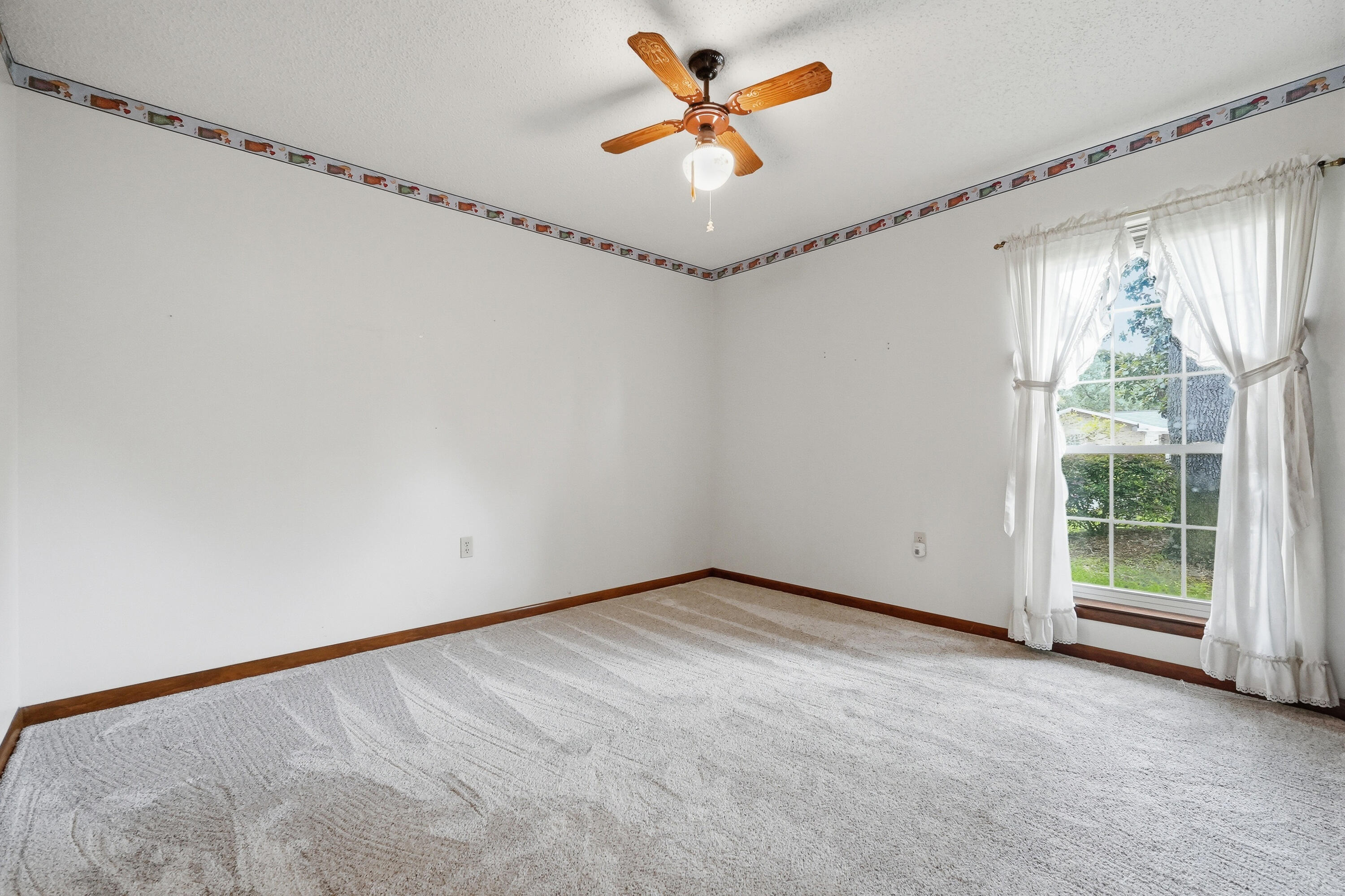 LAKE LORRAINE ESTATES - Residential