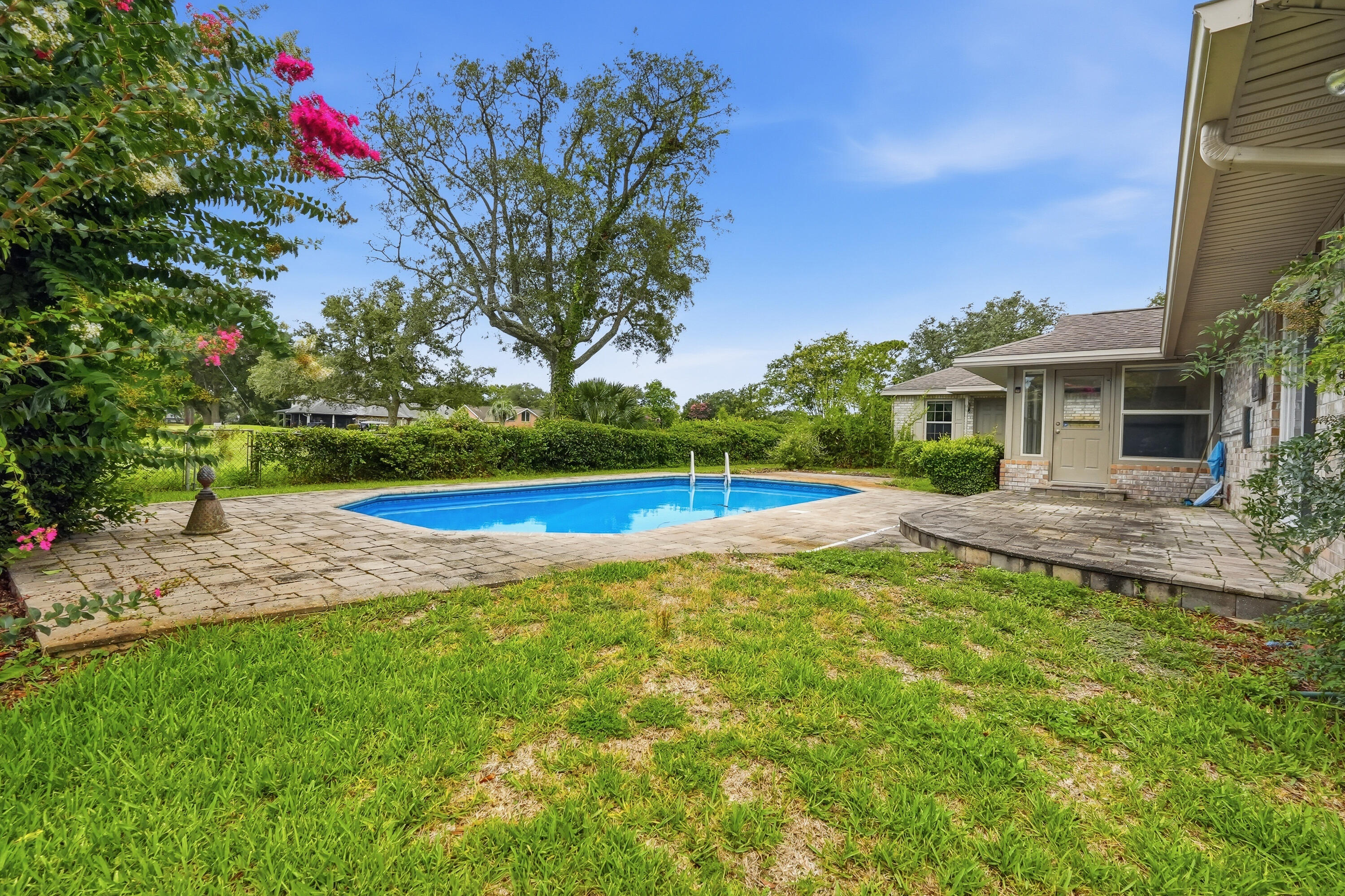 LAKE LORRAINE ESTATES - Residential