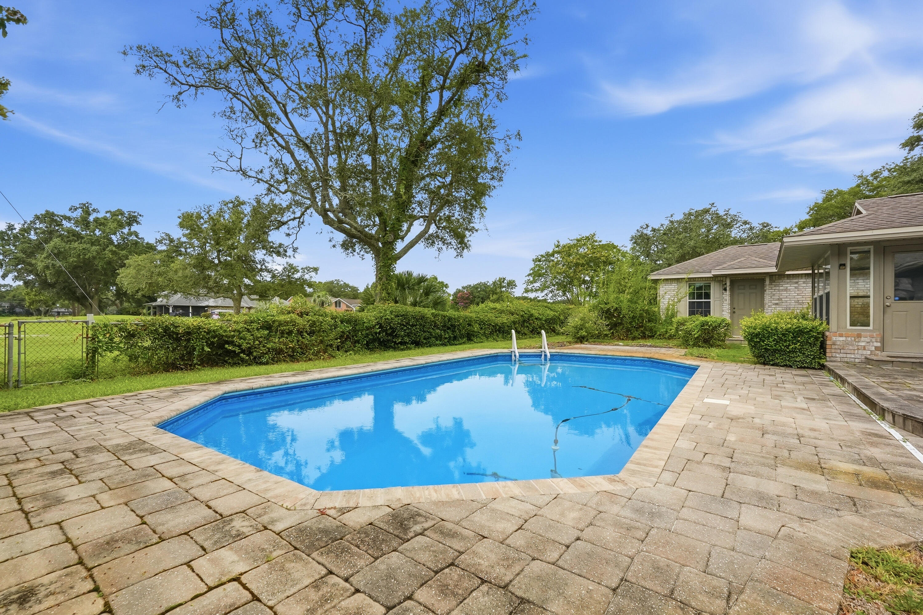 LAKE LORRAINE ESTATES - Residential