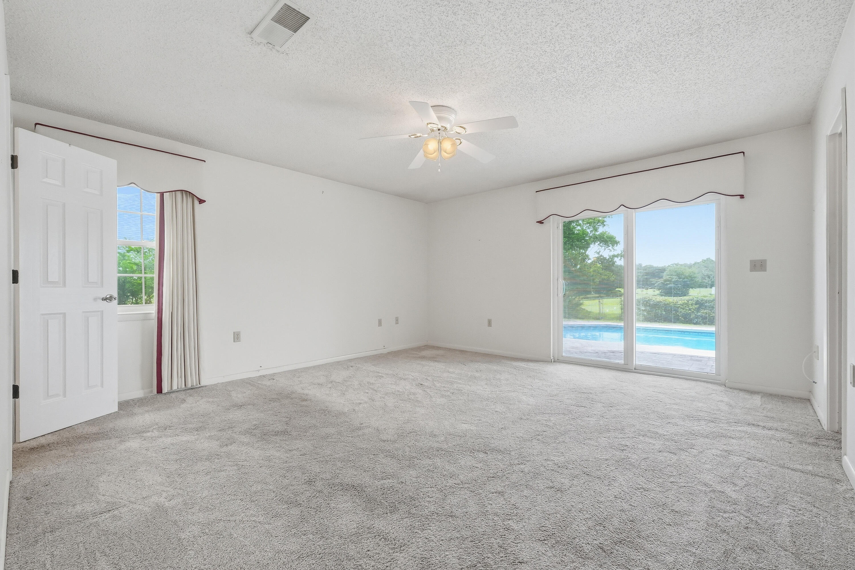 LAKE LORRAINE ESTATES - Residential
