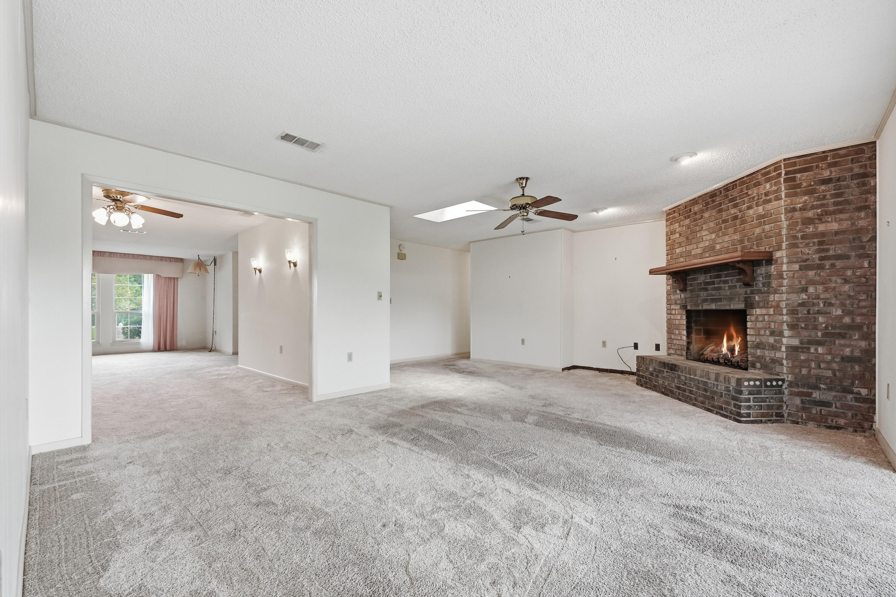 LAKE LORRAINE ESTATES - Residential
