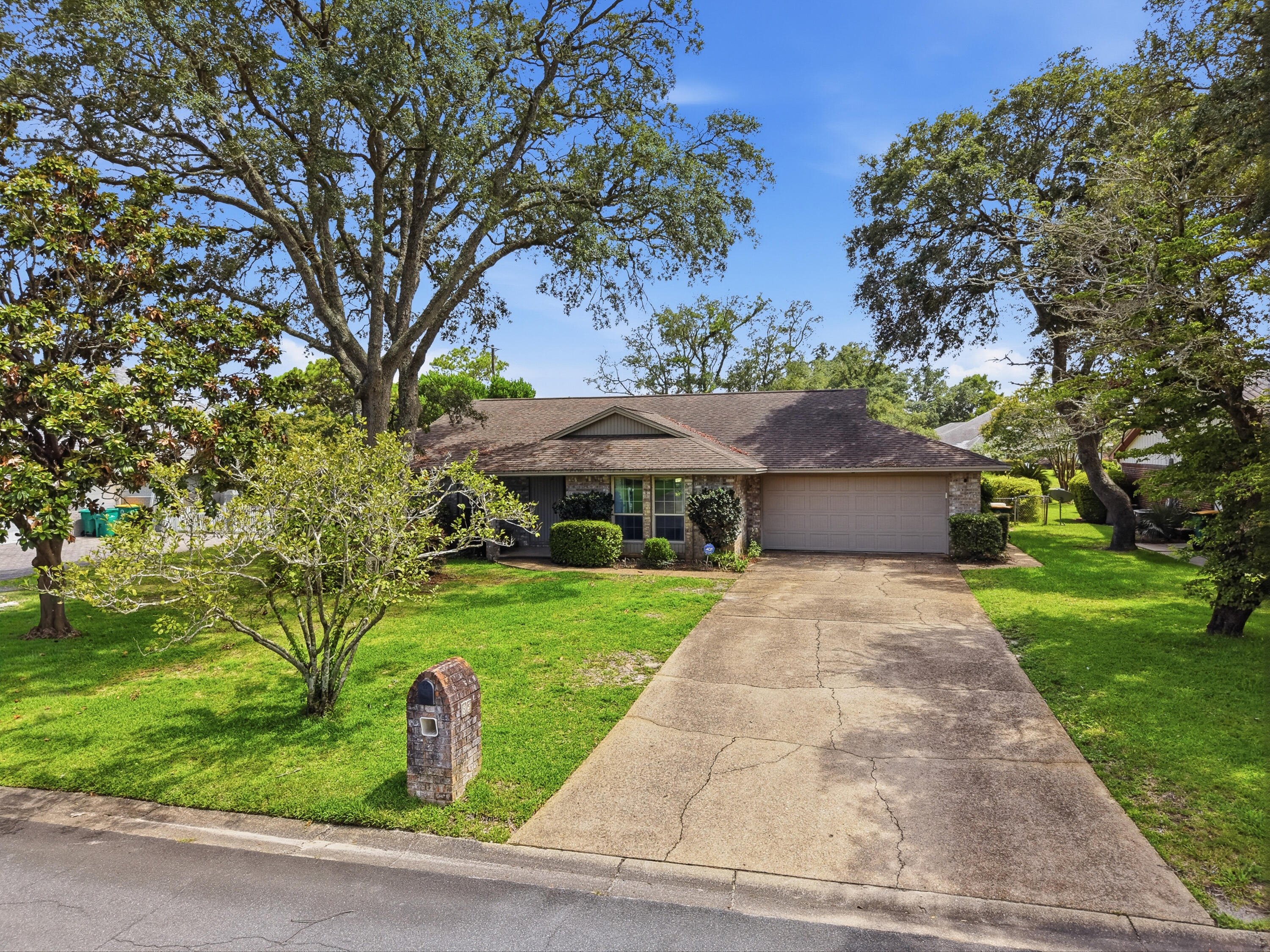 LAKE LORRAINE ESTATES - Residential