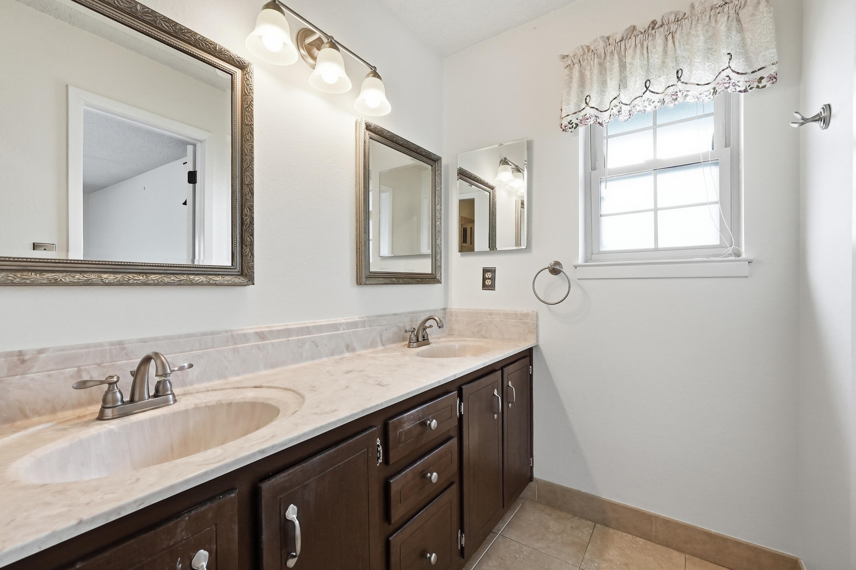 LAKE LORRAINE ESTATES - Residential