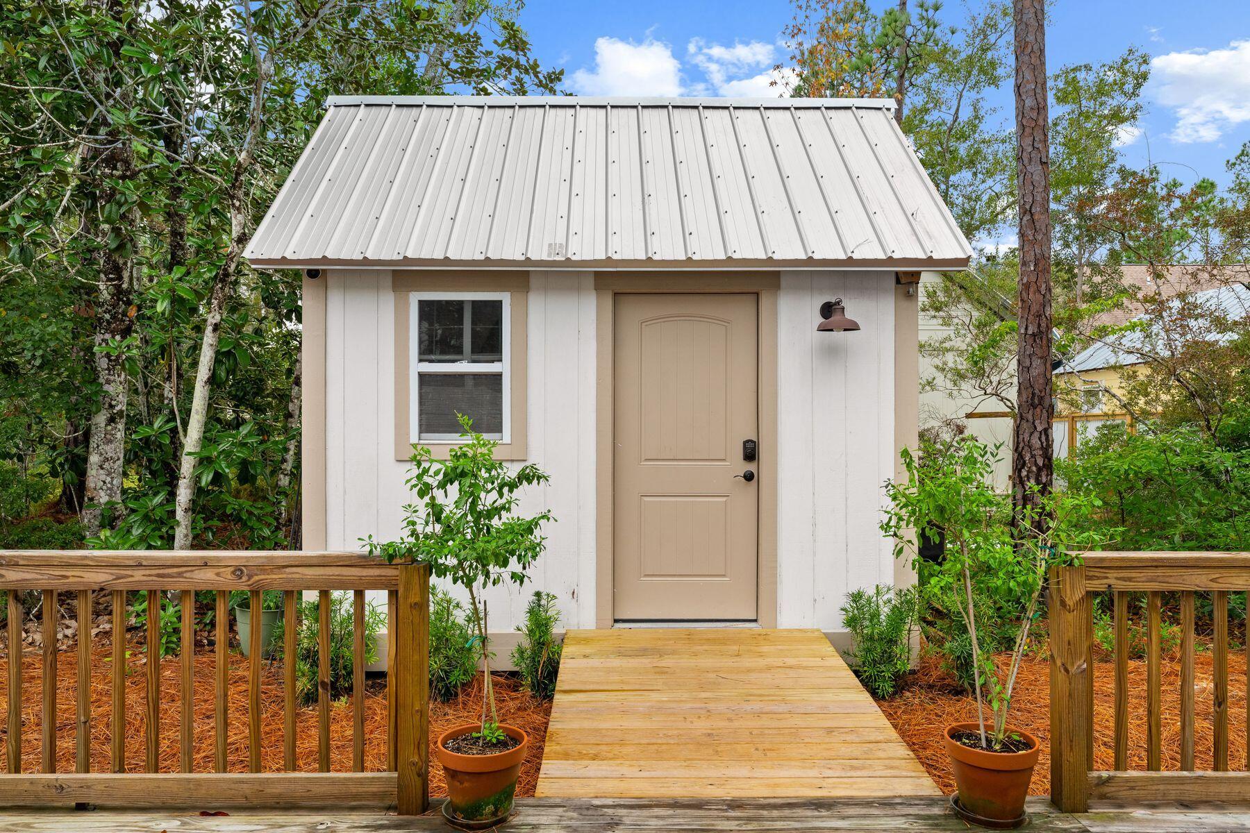 MAGNOLIA BEACH - Residential Lease