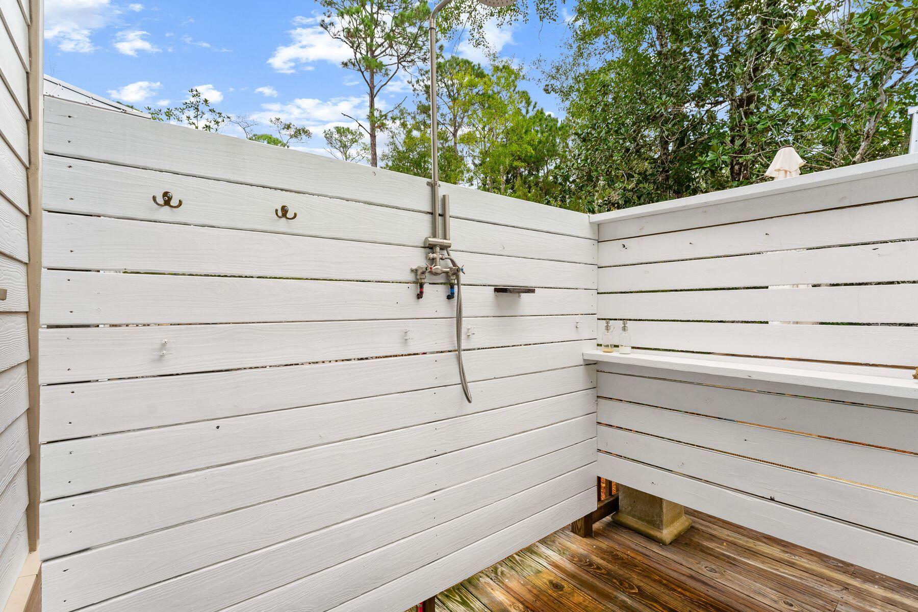 MAGNOLIA BEACH - Residential Lease