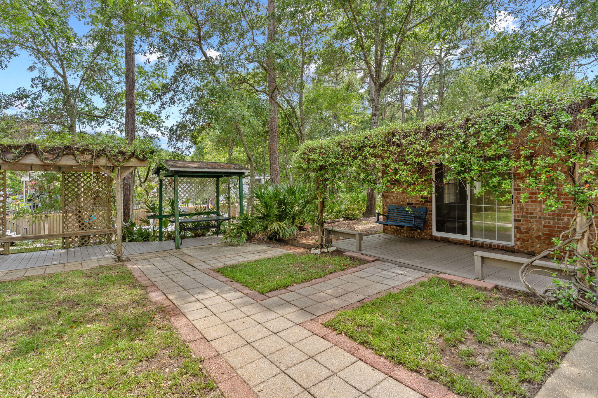HARBOR OAKS - Residential