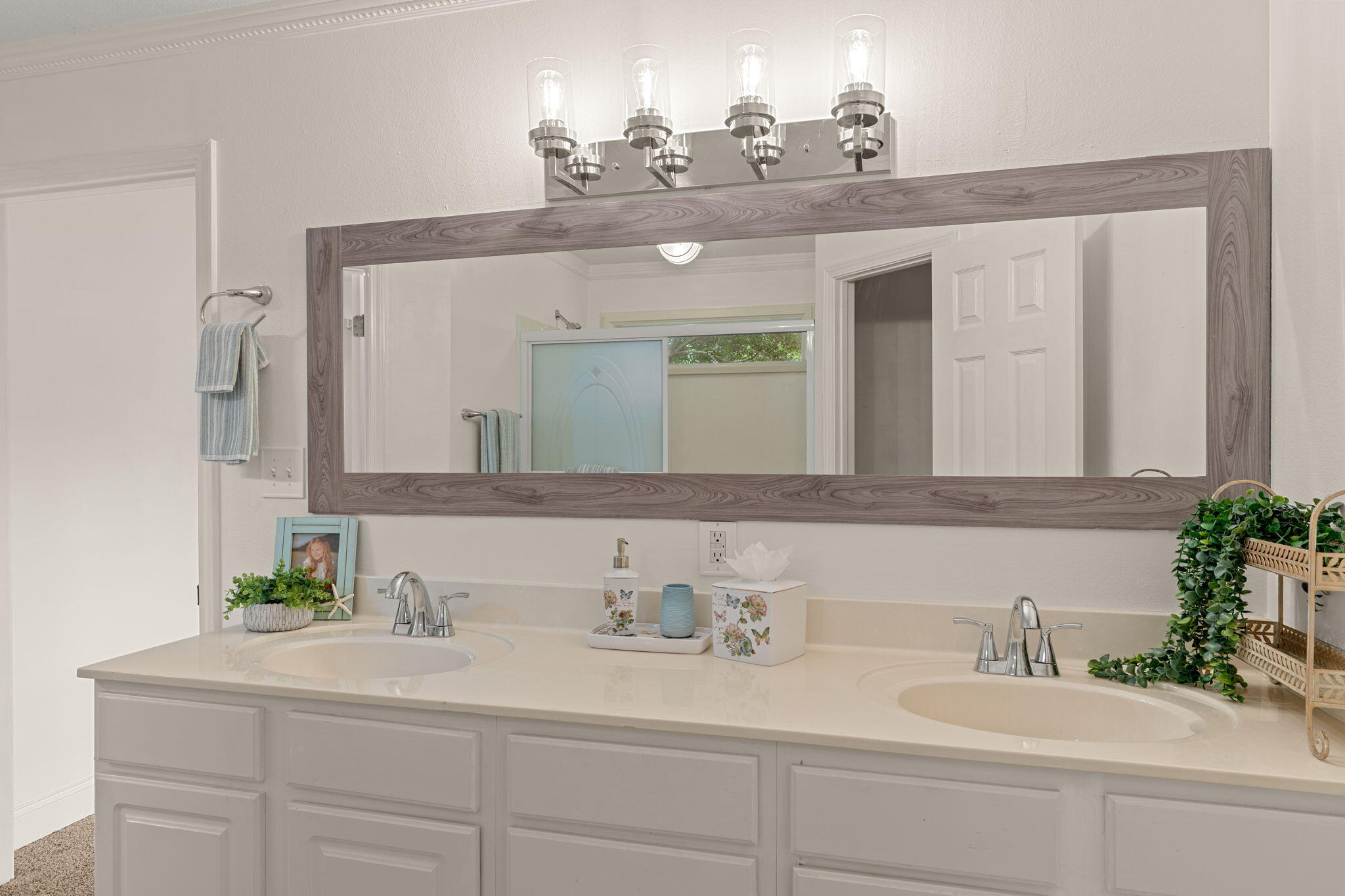 HARBOR OAKS - Residential