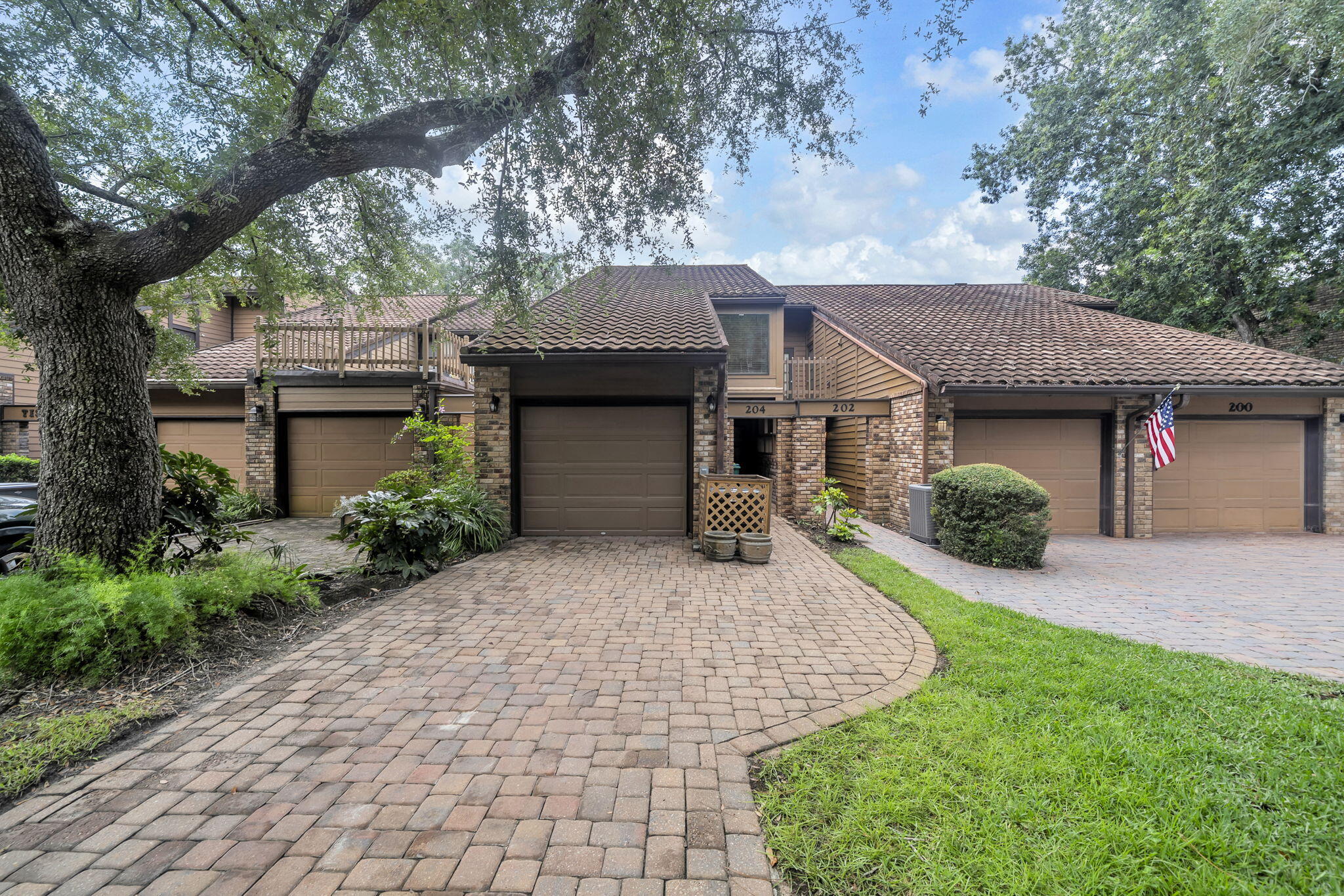 WATER OAKS 2 T/H - Residential