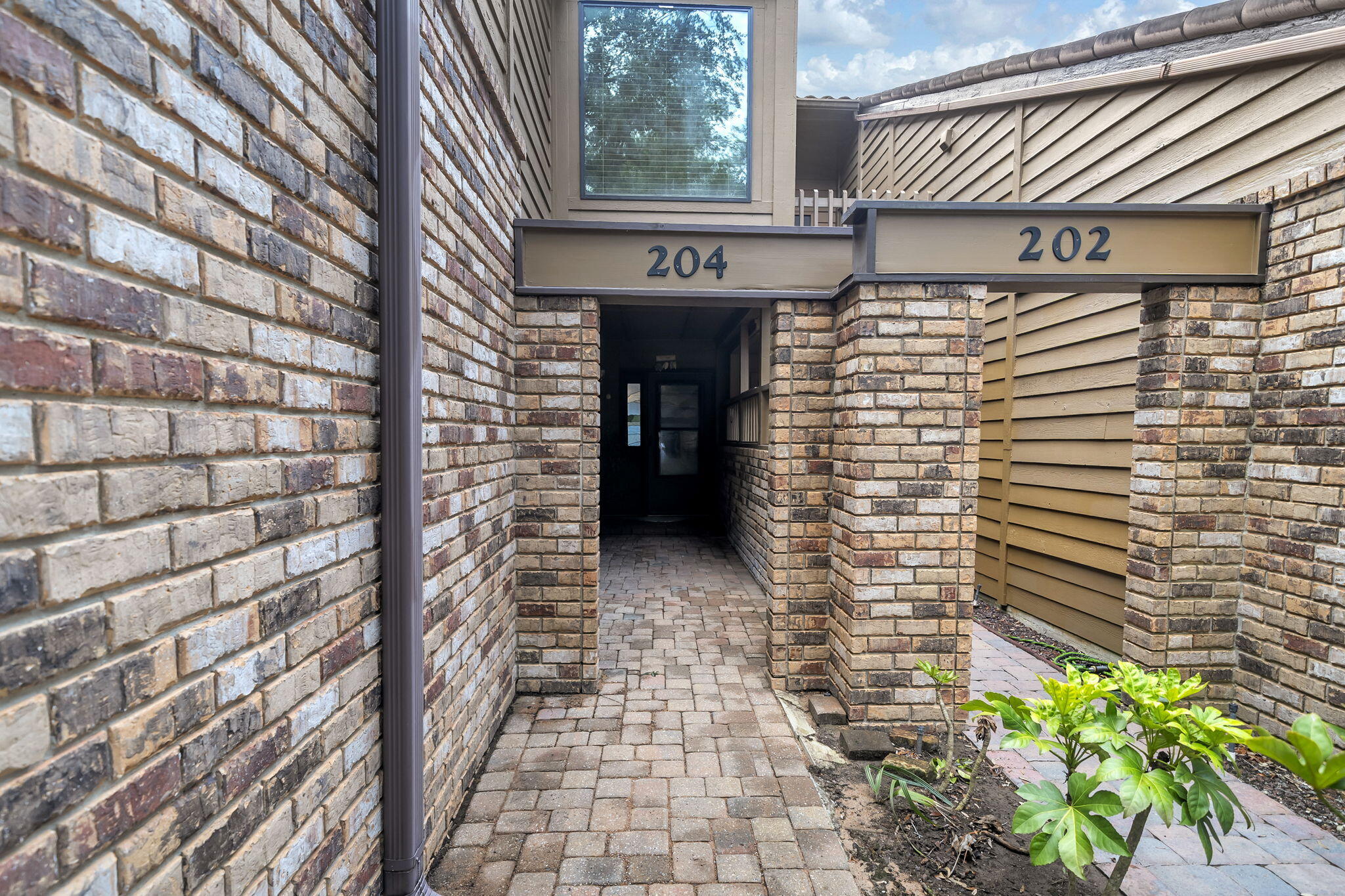WATER OAKS 2 T/H - Residential