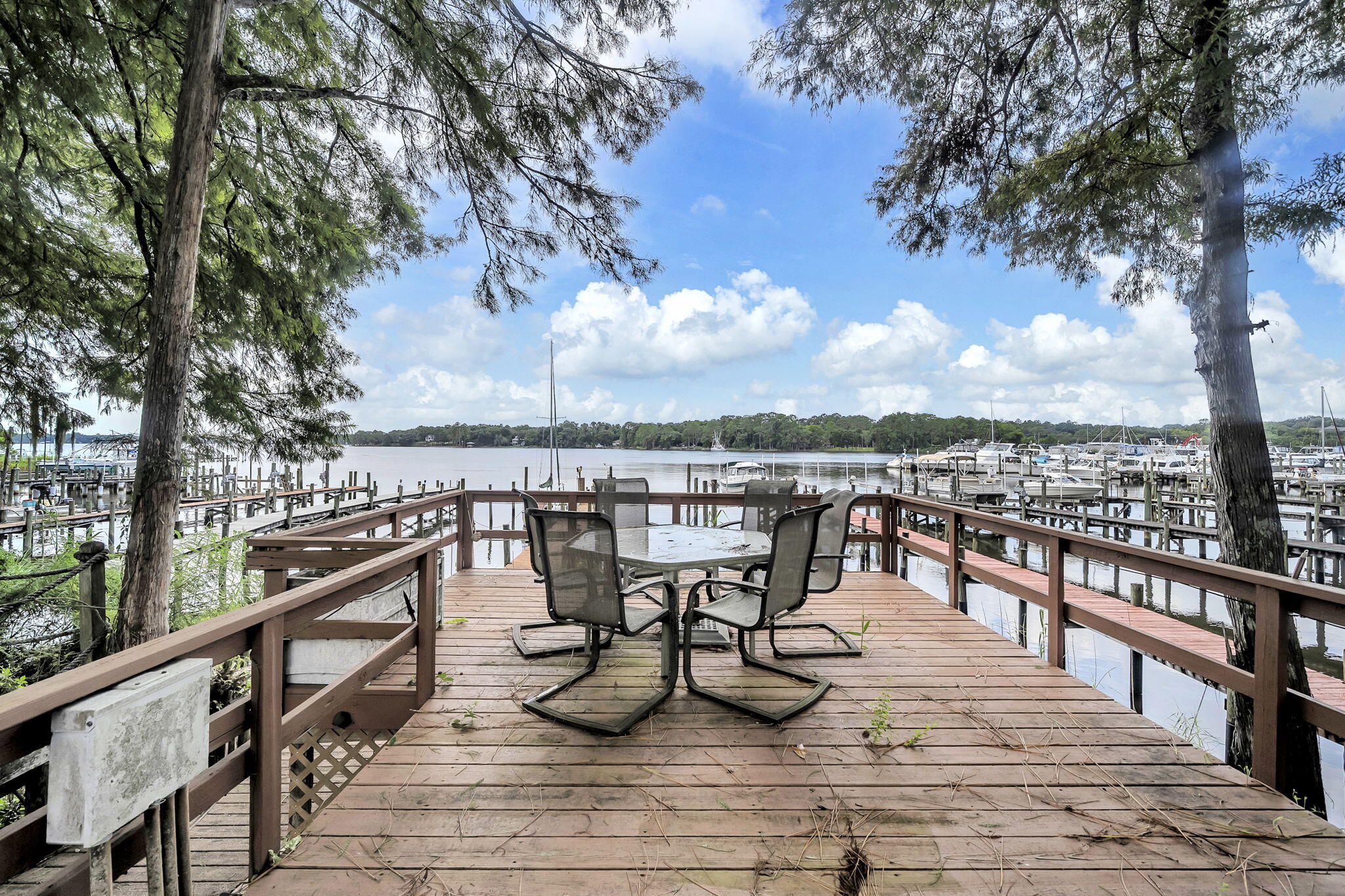 WATER OAKS 2 T/H - Residential