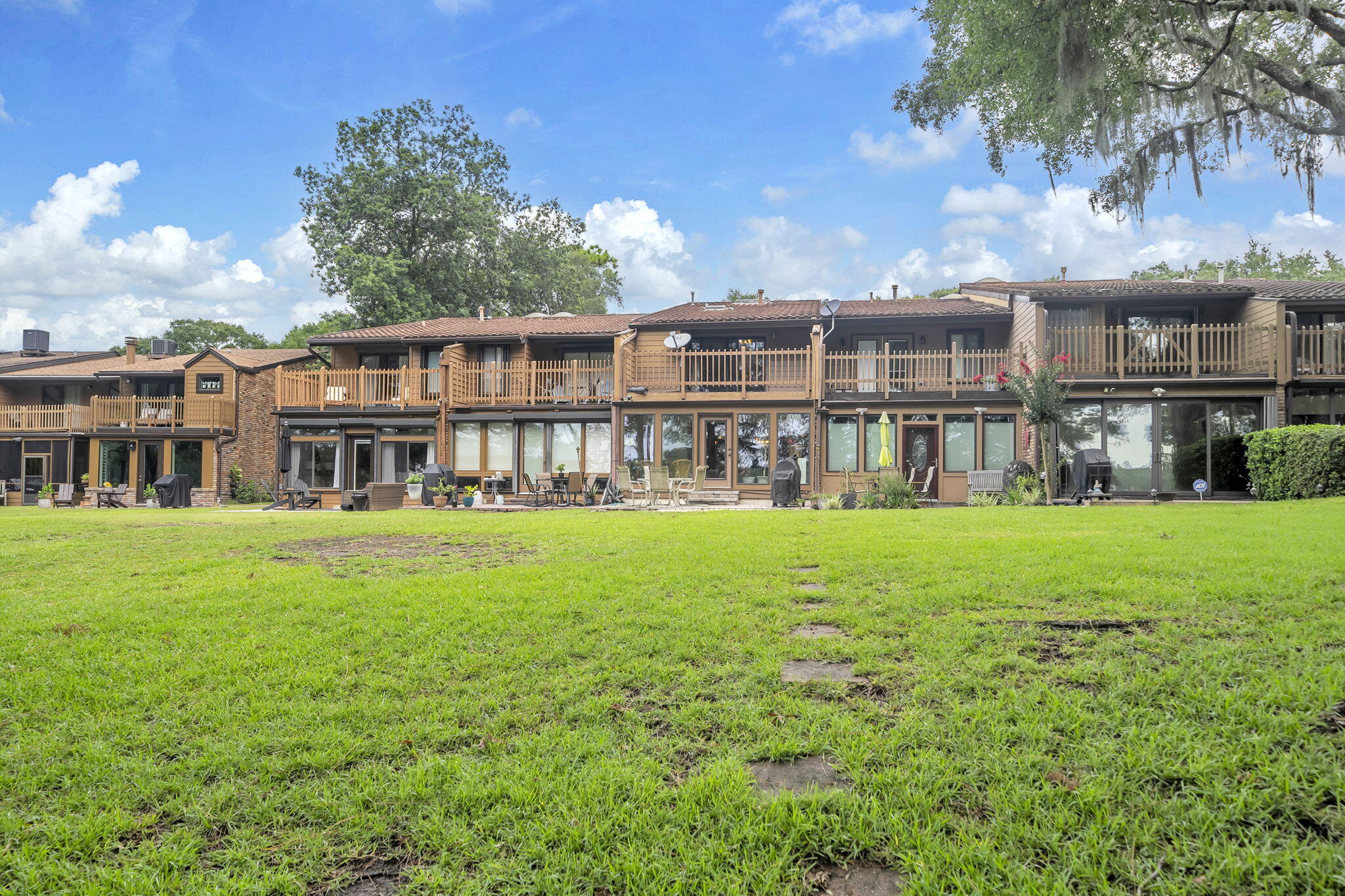 WATER OAKS 2 T/H - Residential